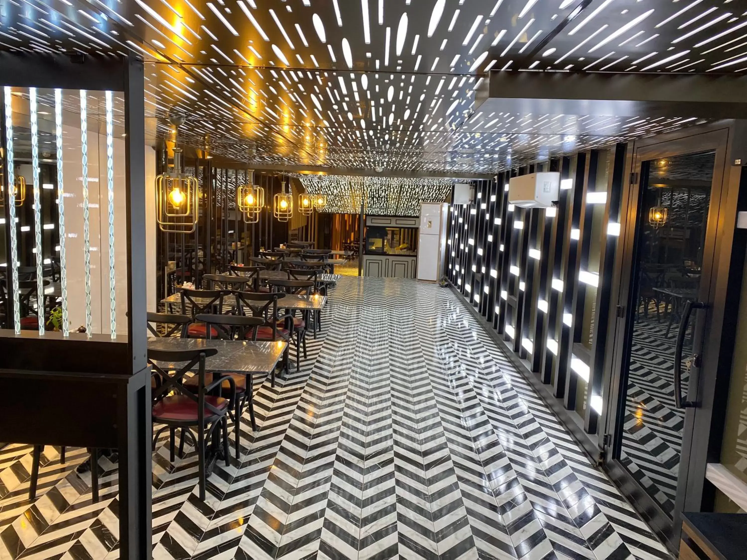 Restaurant/places to eat in The Roomy Hotel Nişantaşı