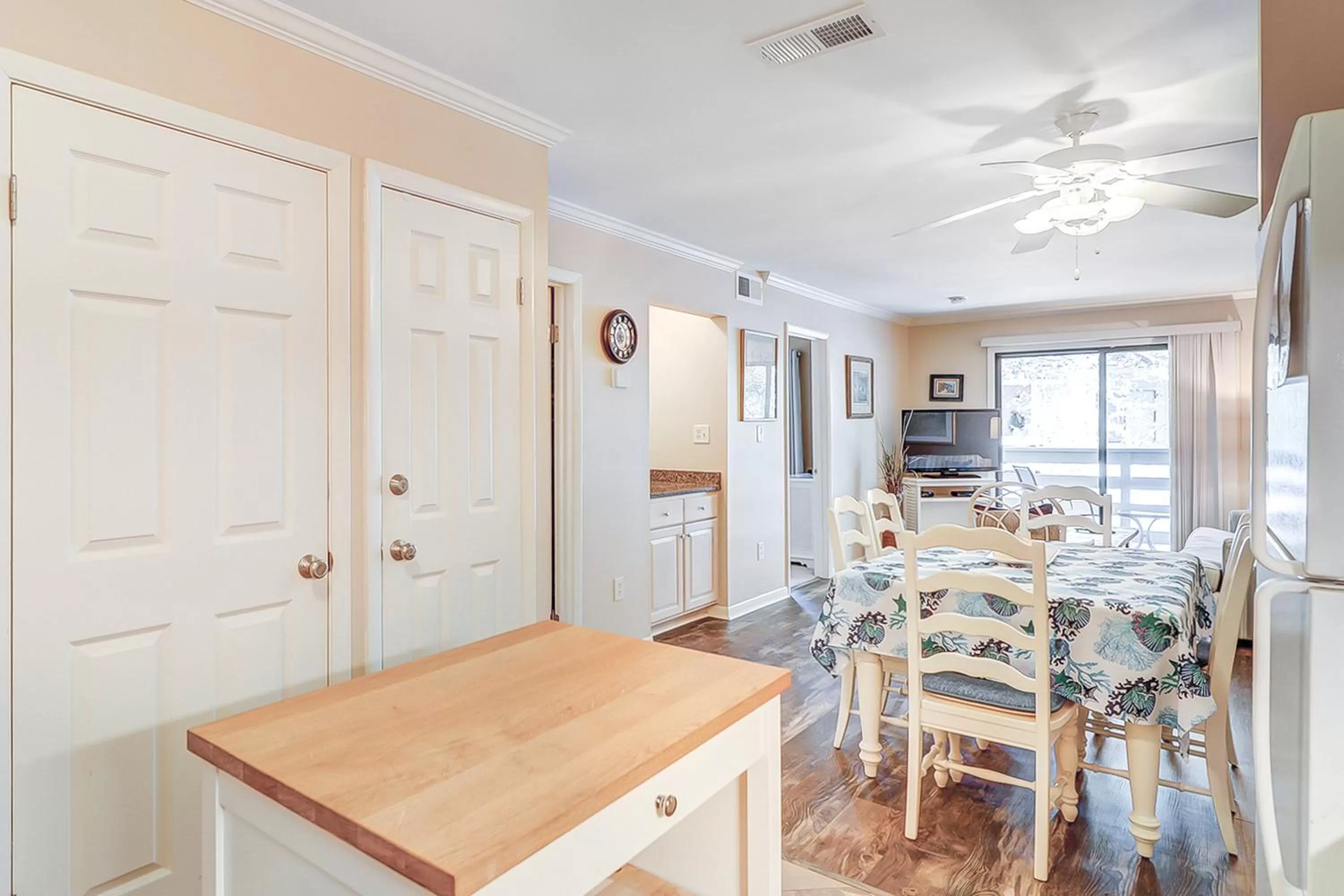 Restaurant/Places to Eat in Fiddlers Cove 22J