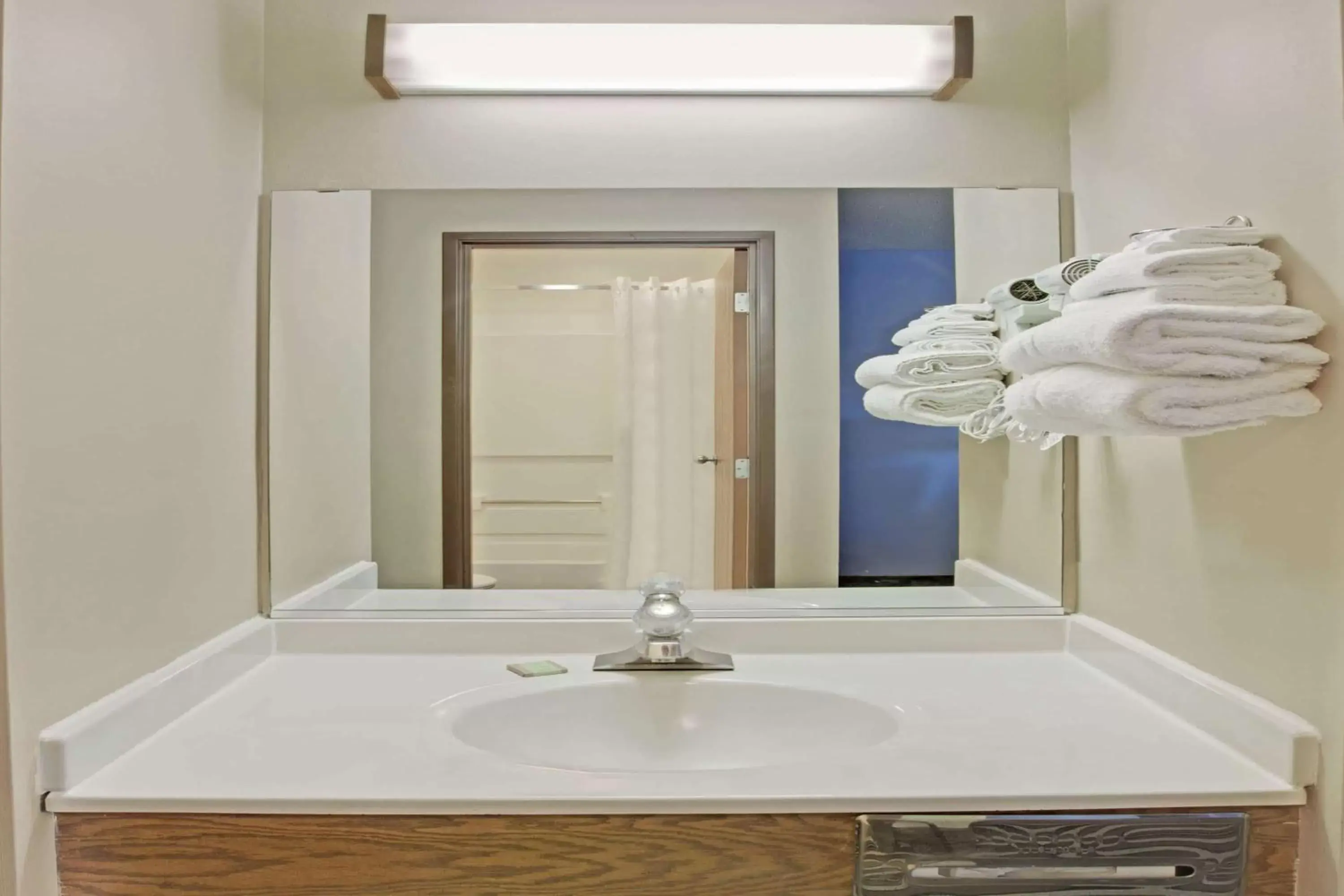 Bathroom in Baymont Inn & Suites Richmond