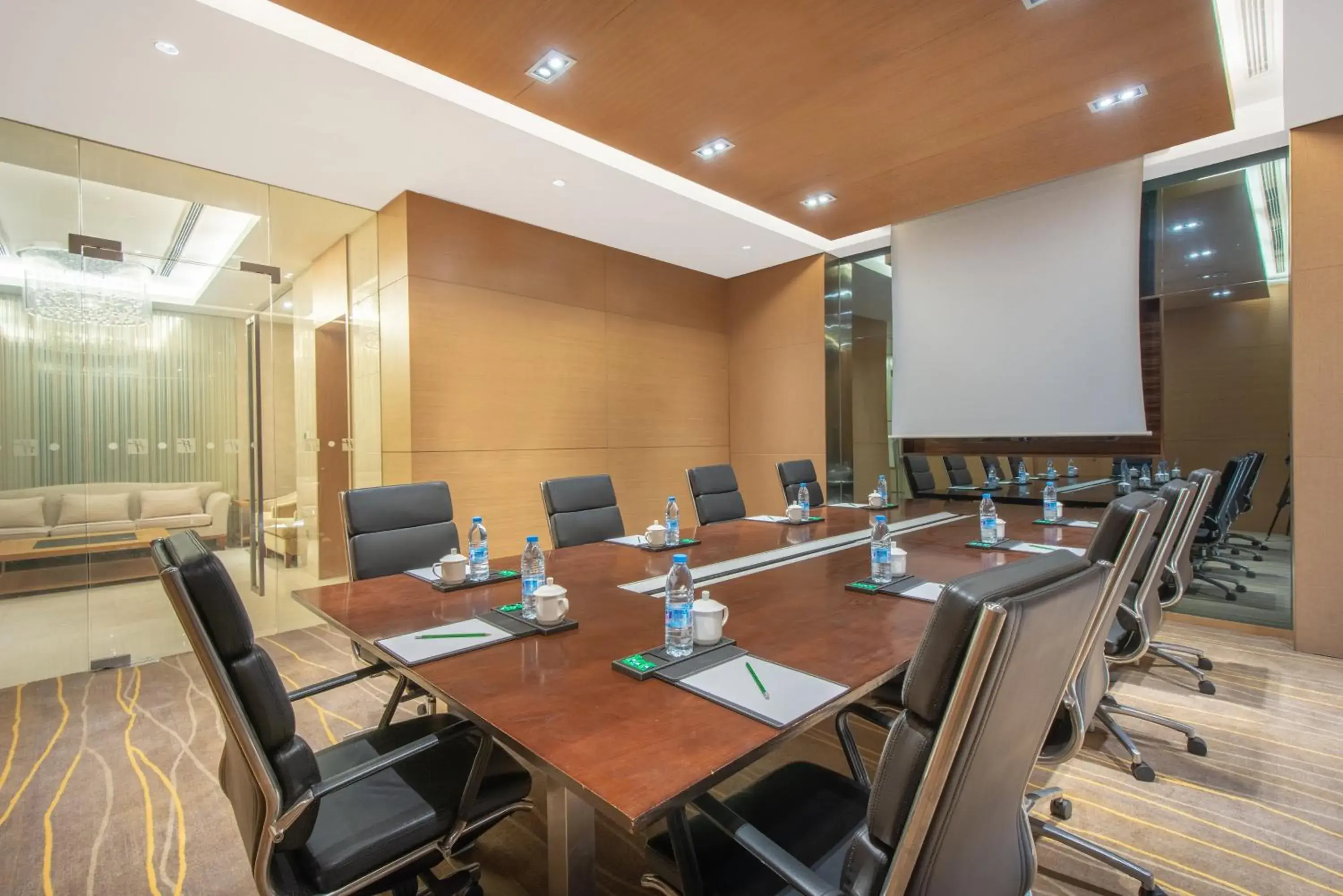 Meeting/conference room in Holiday Inn Taicang City Centre, an IHG Hotel