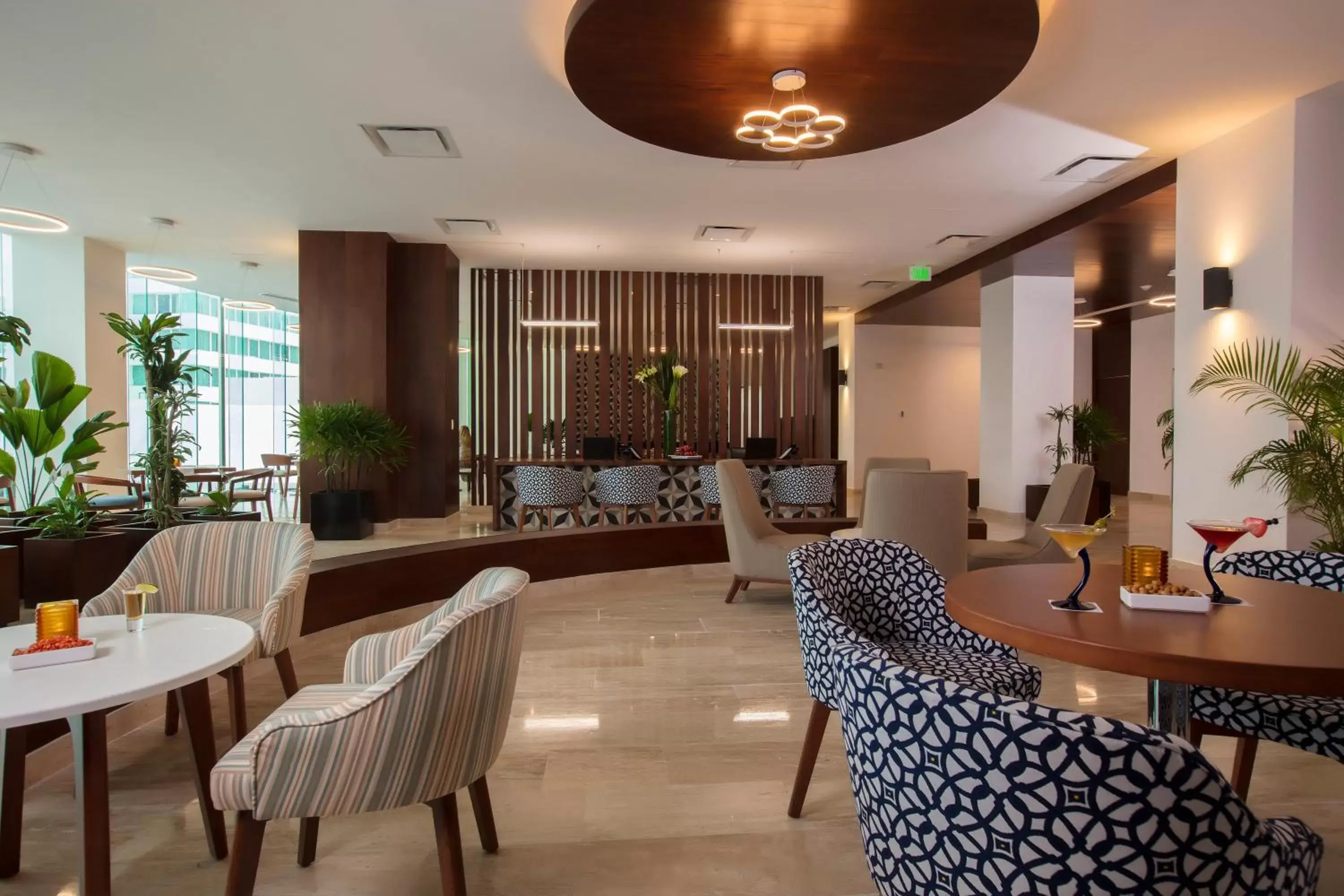 Lobby or reception, Lounge/Bar in Altitude at Krystal Grand Cancun - All Inclusive