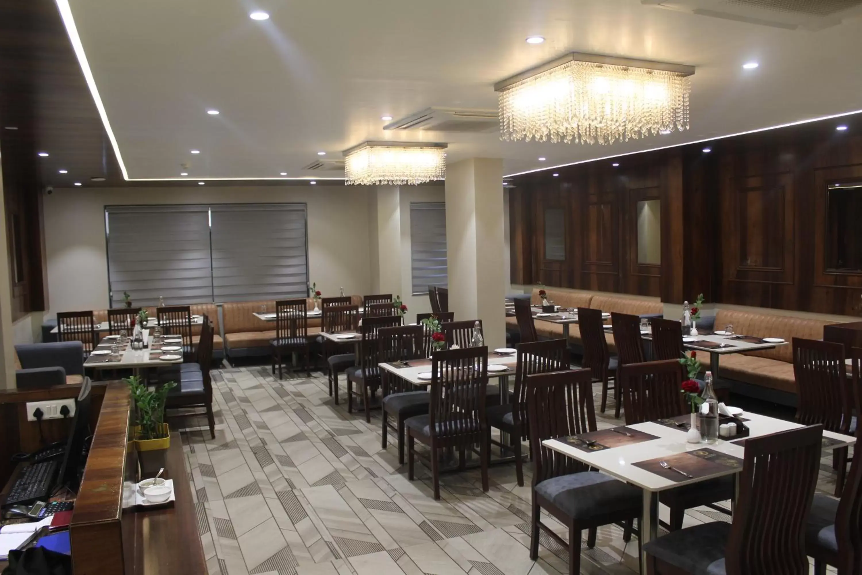 Breakfast in Hotel Rudra Royals Breakfast in Hotel Rudra Royals