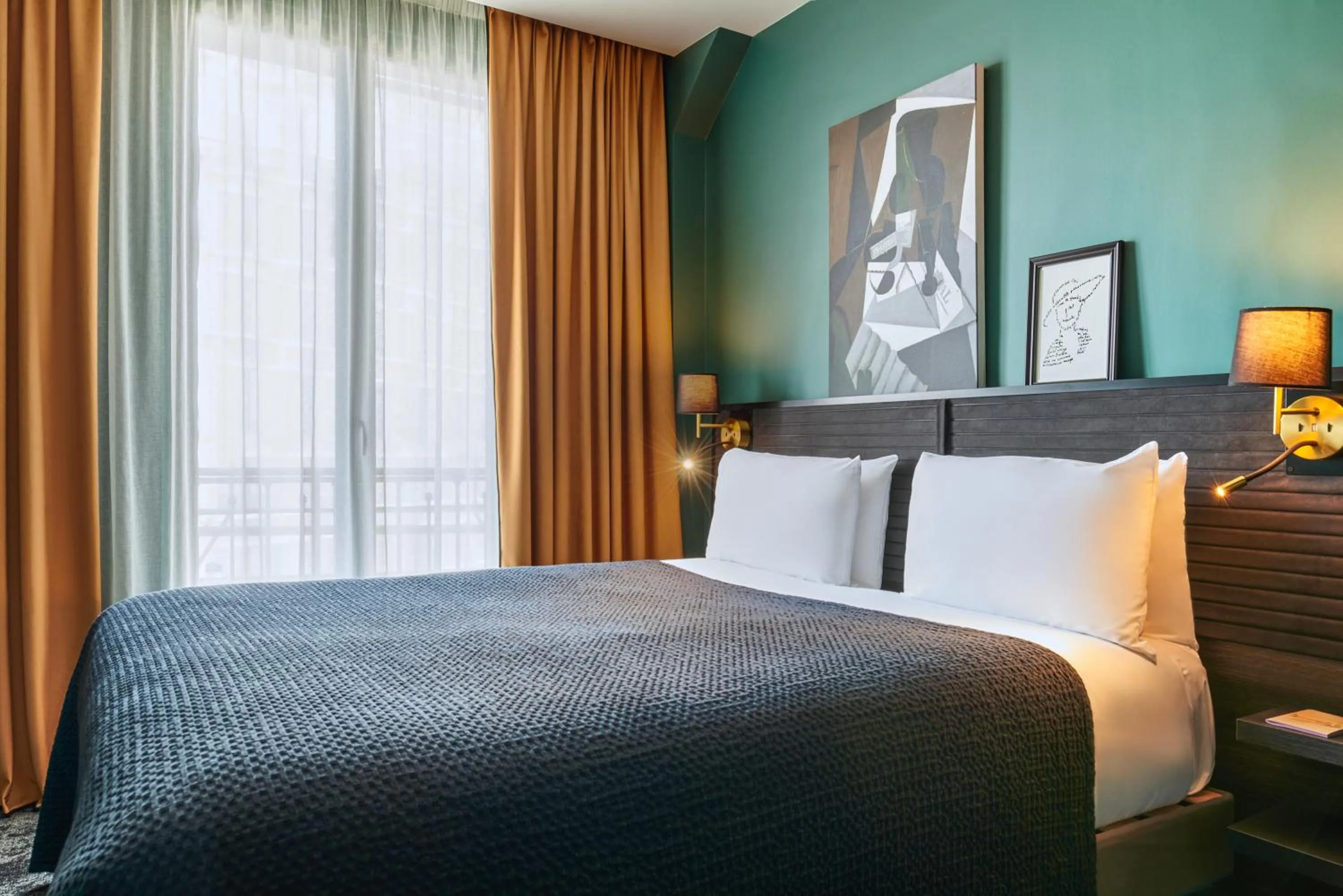 Bed in Mercure Paris Tour Eiffel Pont Mirabeau