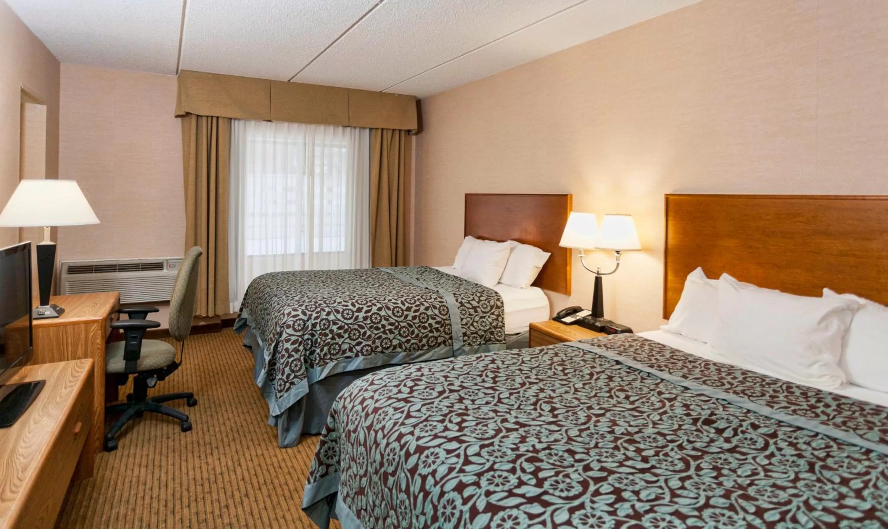 Deluxe Queen Room with Two Queen Beds - Non-Smoking in Days Inn by Wyndham Duluth Lakewalk