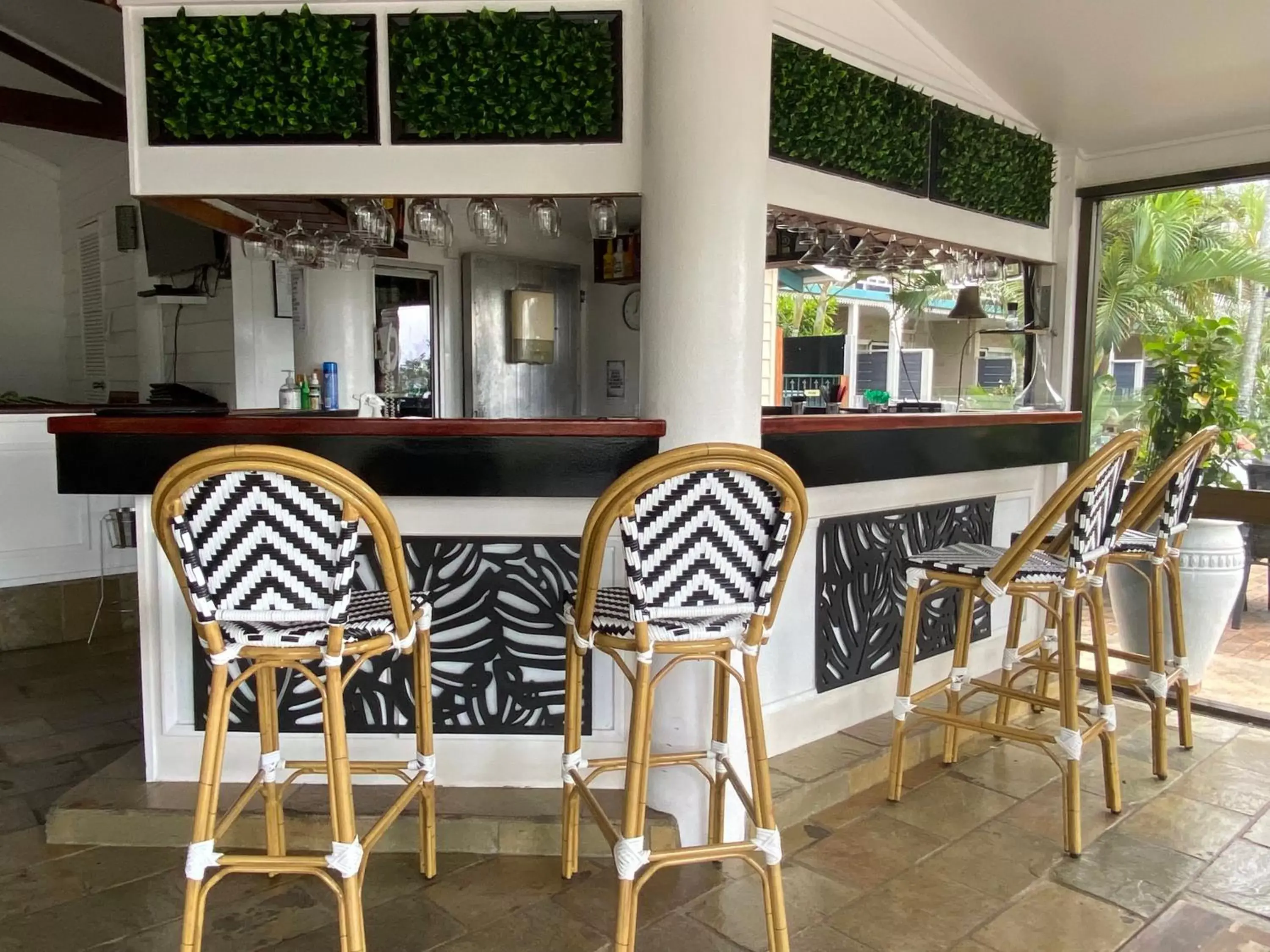 Restaurant/places to eat, Lounge/Bar in Colonial Palms Motor Inn