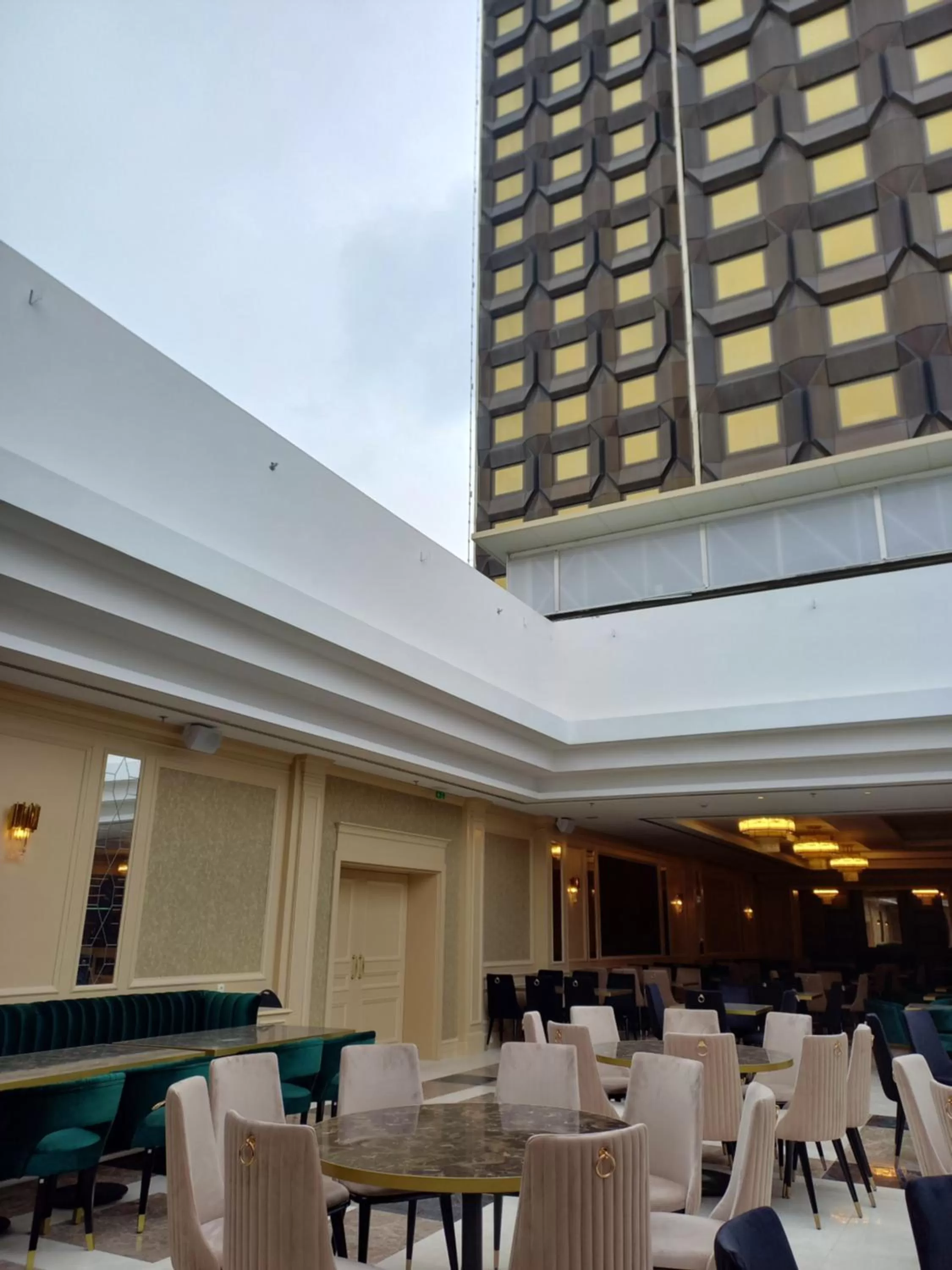 Restaurant/places to eat in Astoria Grand Hotel