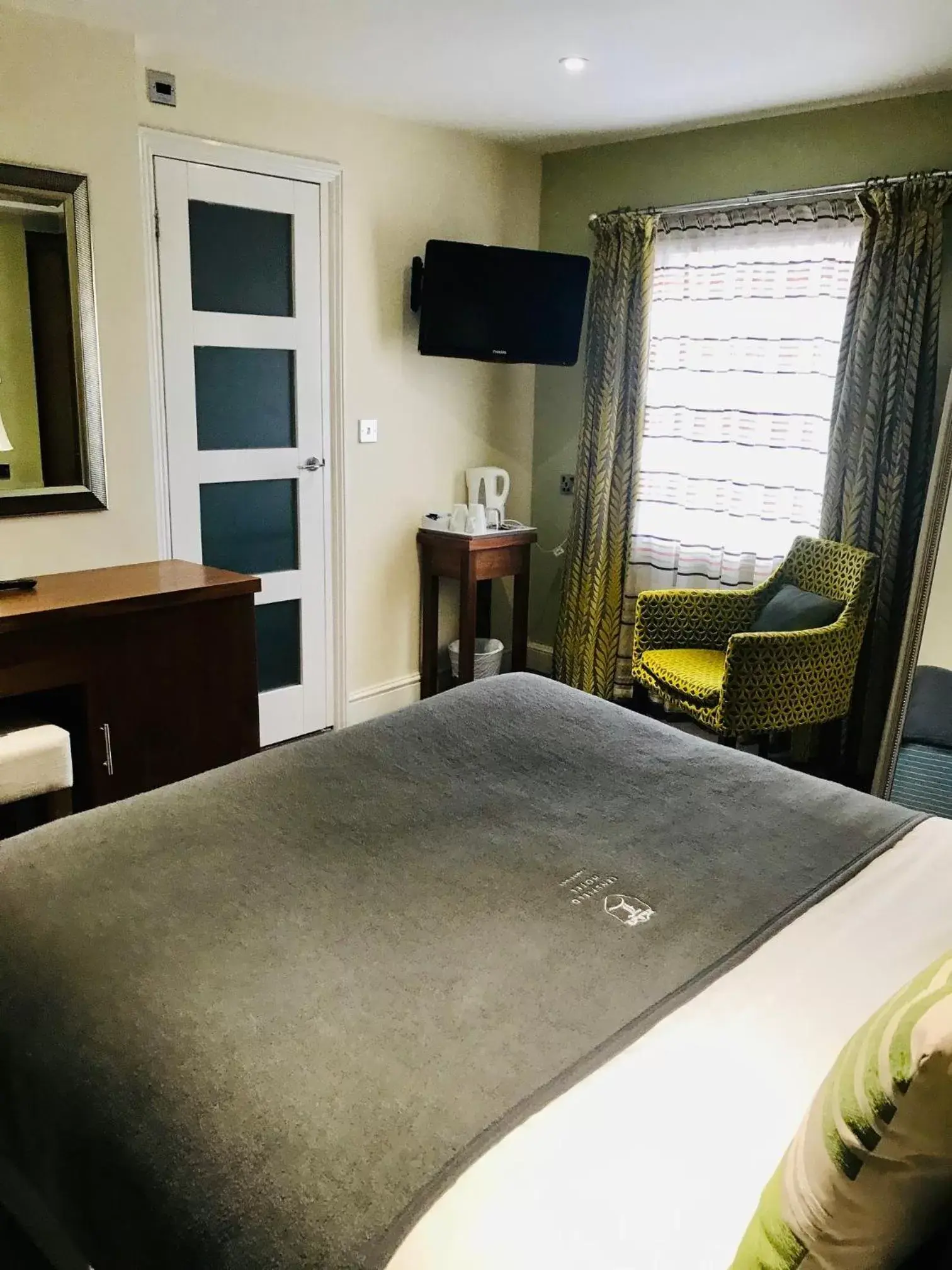 Bedroom, Bed in Lensfield Hotel