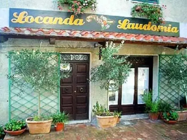 Facade/entrance in Locanda Laudomia