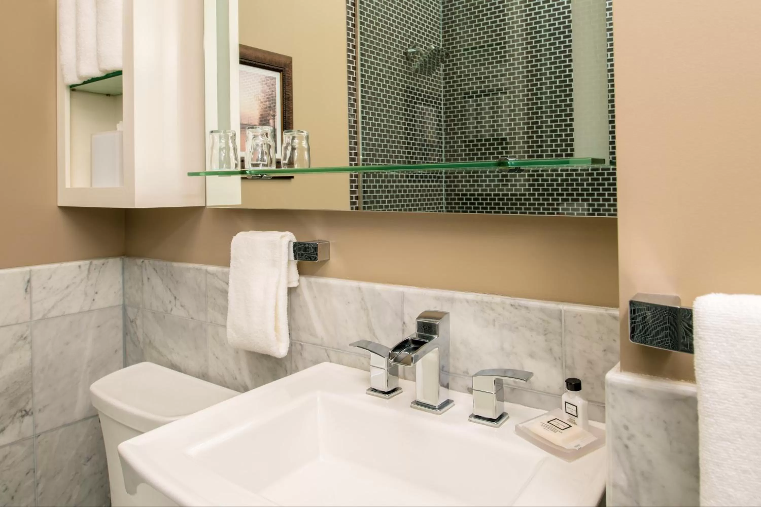 Shower in The Mark Spencer Hotel