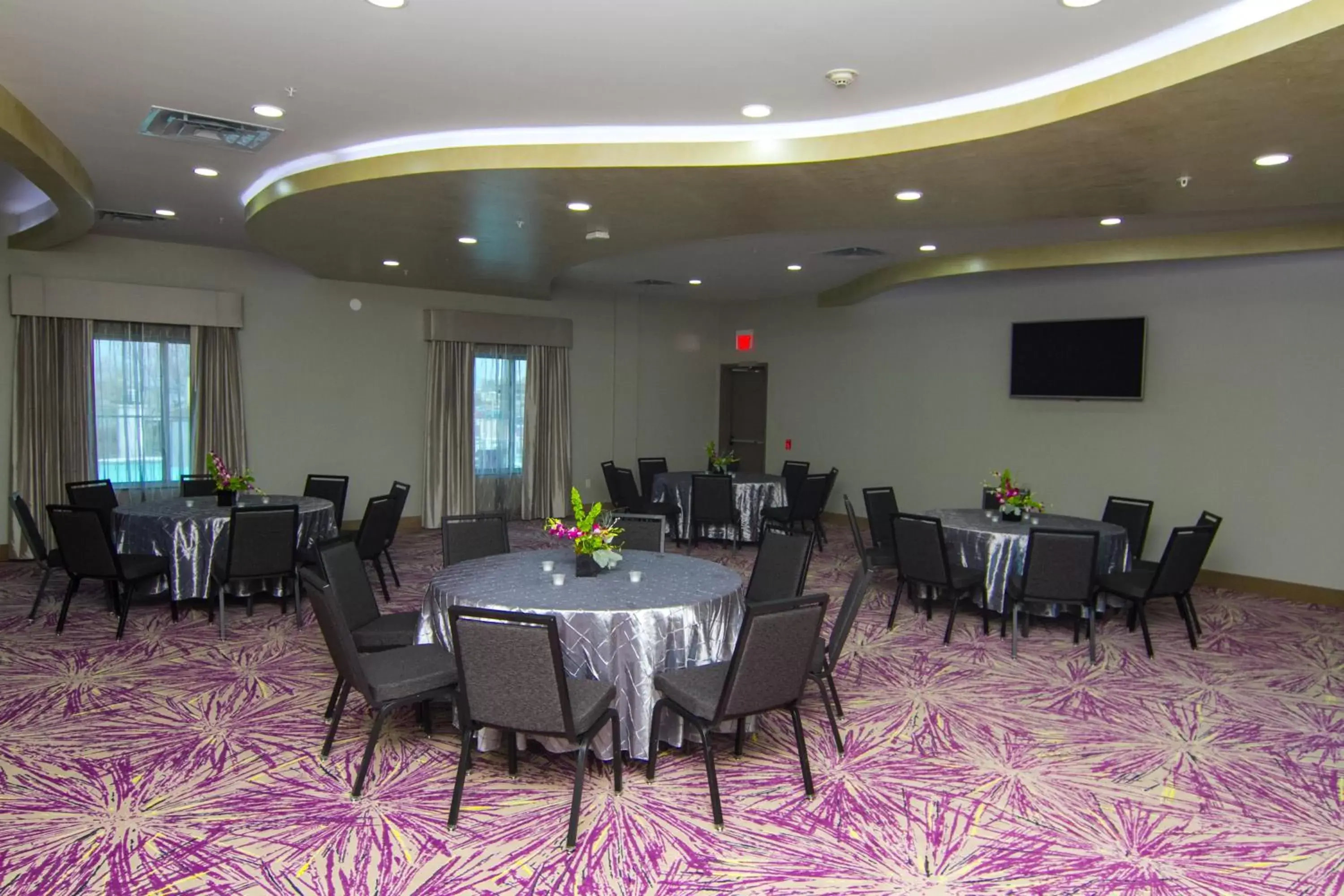 Meeting/conference room, Restaurant/Places to Eat in Holiday Inn Express & Suites Garland E - Lake Hubbard I30, an IHG Hotel