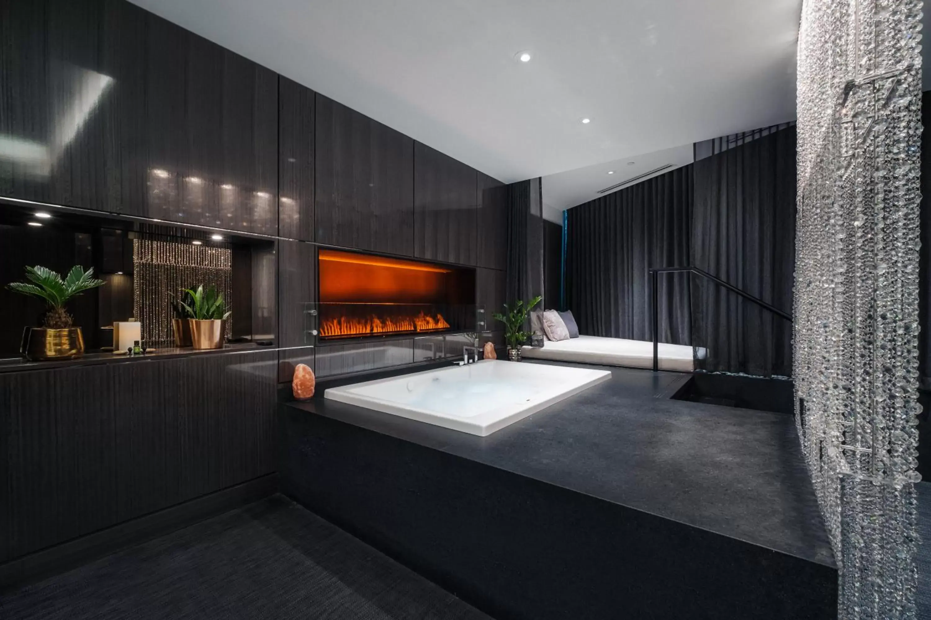 Spa and wellness centre/facilities, Swimming Pool in Paradox Hotel Vancouver