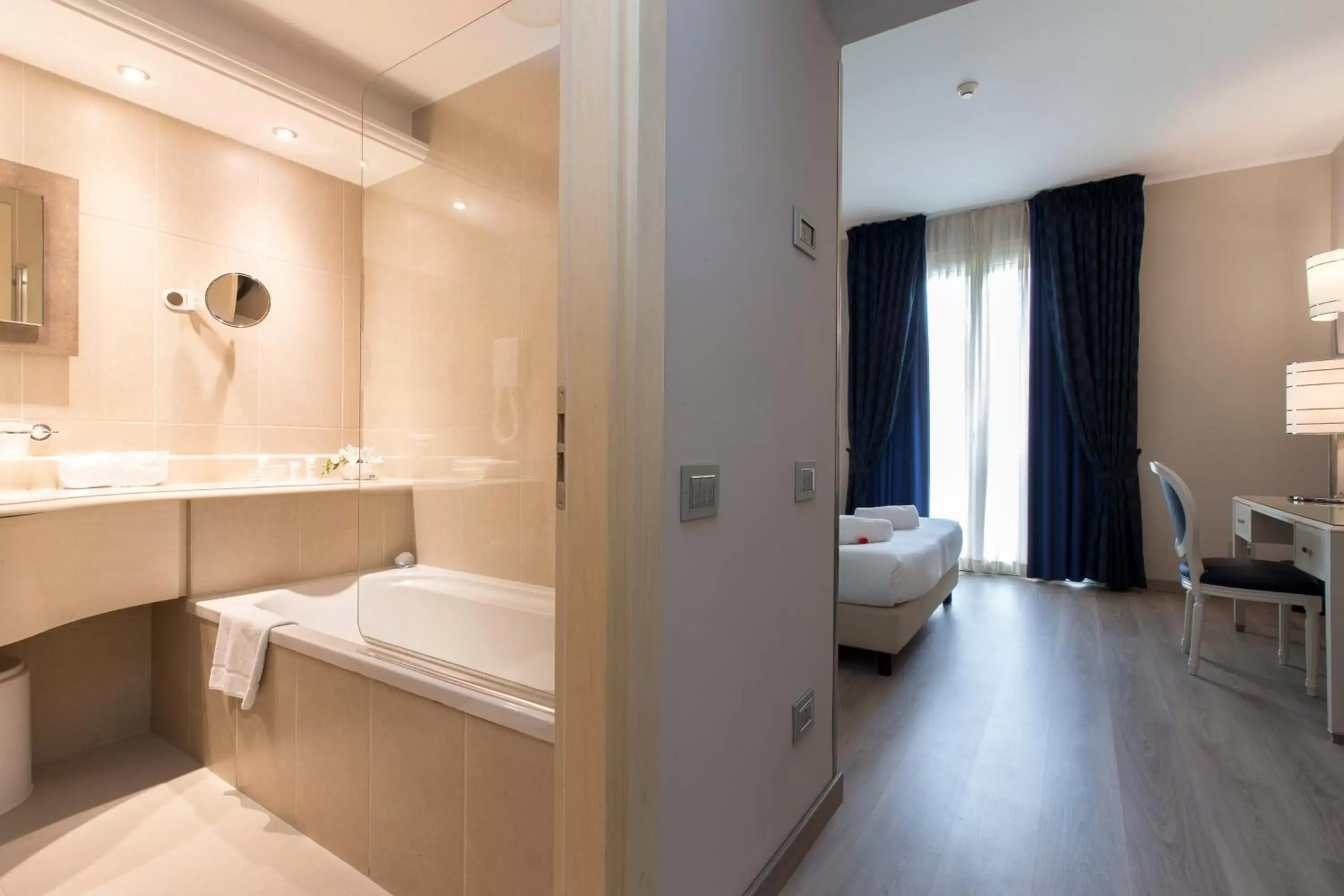 Bedroom, Bathroom in Just Hotel Lomazzo Fiera
