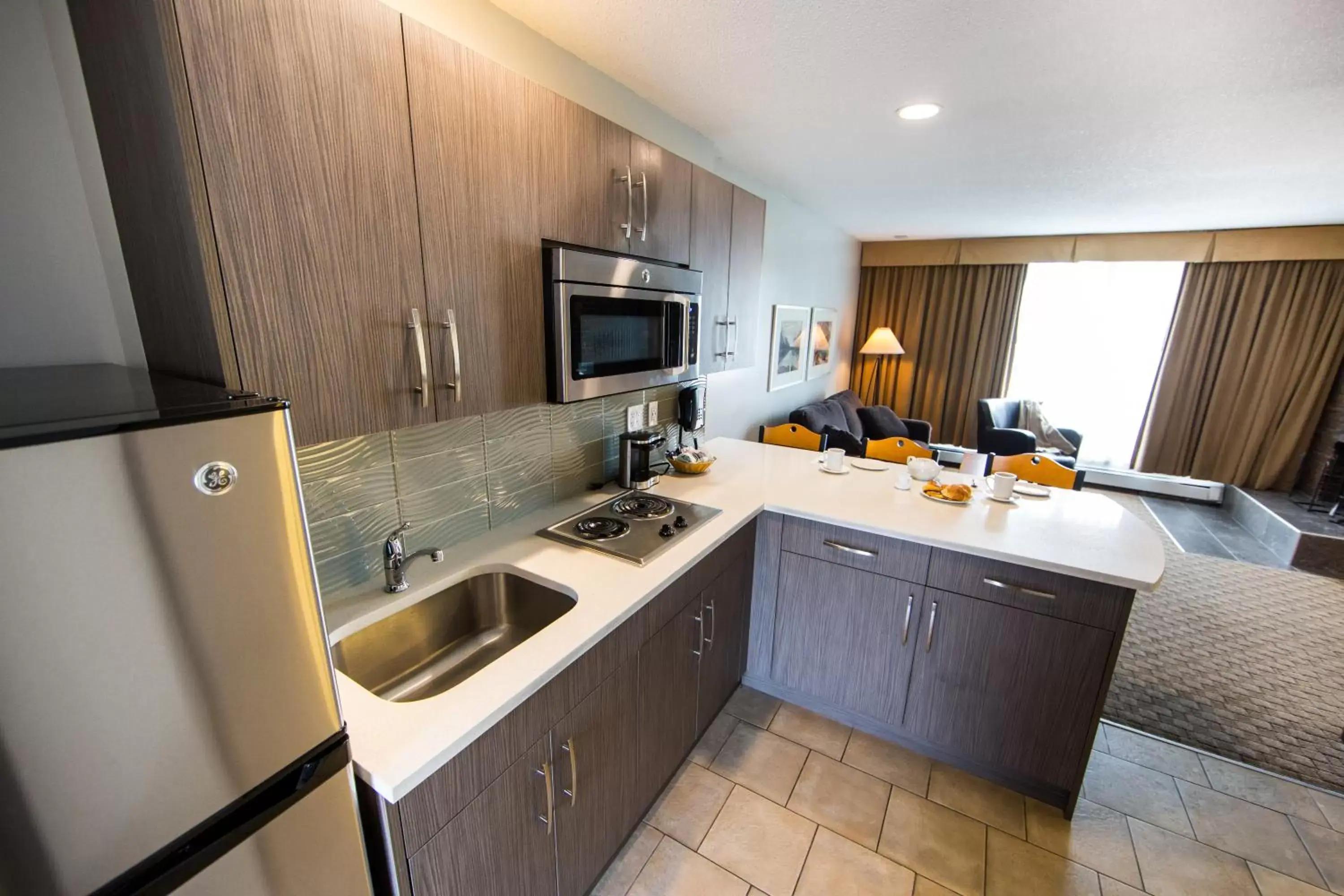 Kitchen or kitchenette, Kitchen/Kitchenette in Jasper Inn & Suites by INNhotels