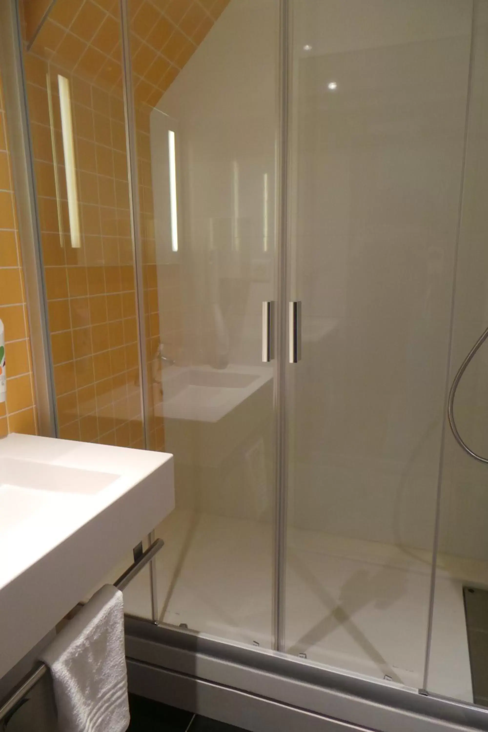 Shower, Bathroom in ibis Styles Deauville Centre