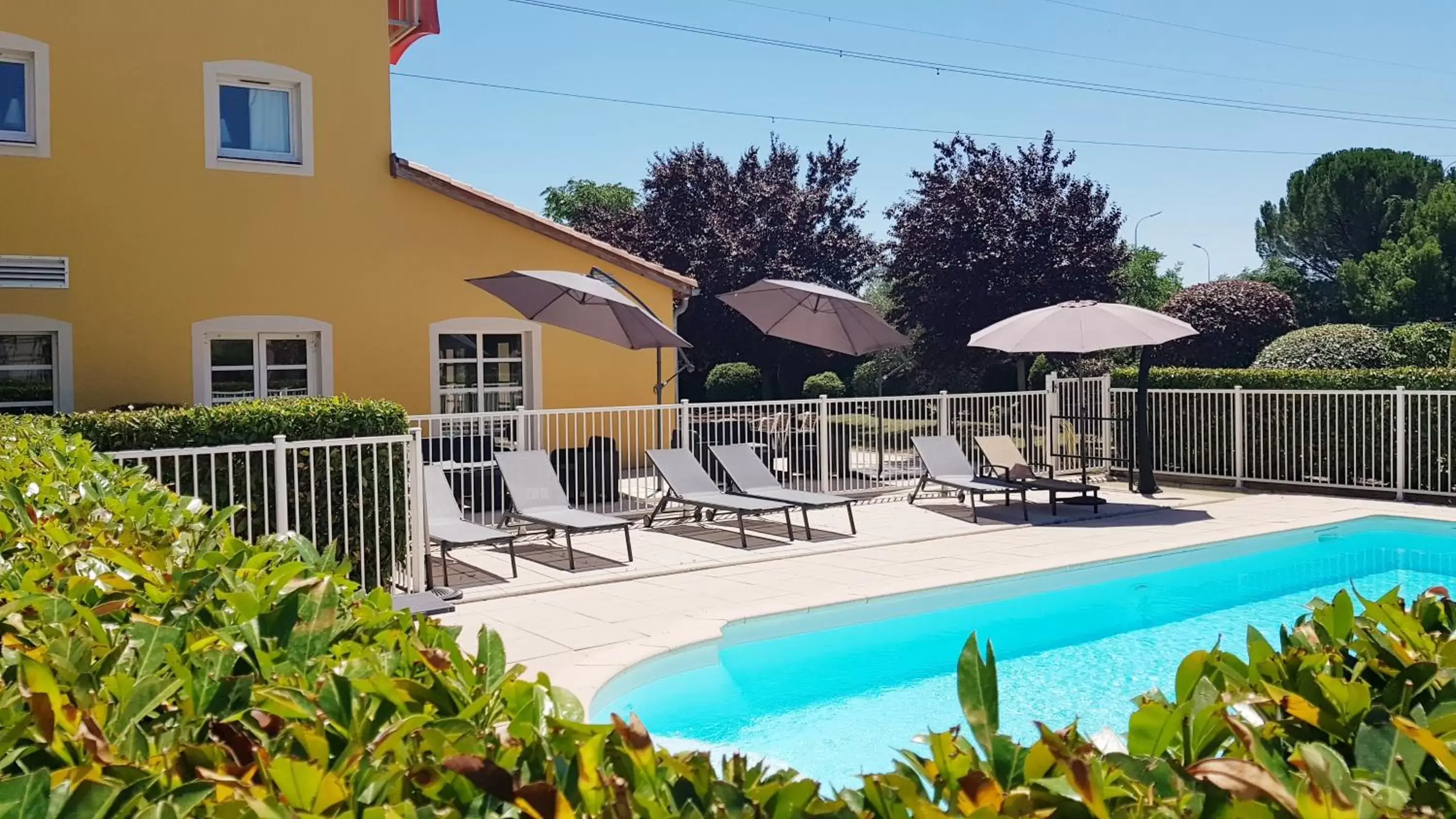 Pool view, Swimming Pool in ibis Manosque Cadarache