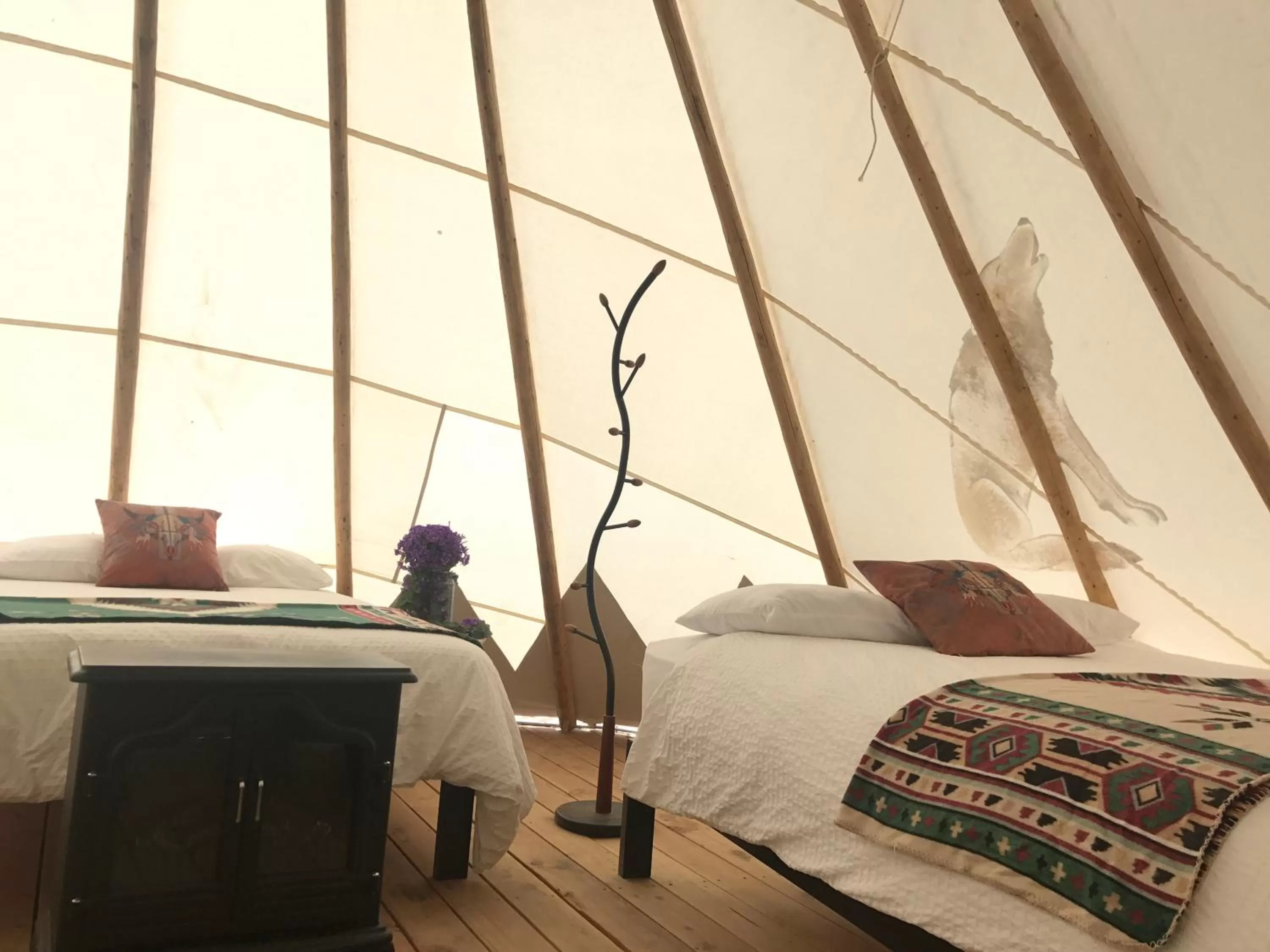 Bed in Olancha RV Park and Motel