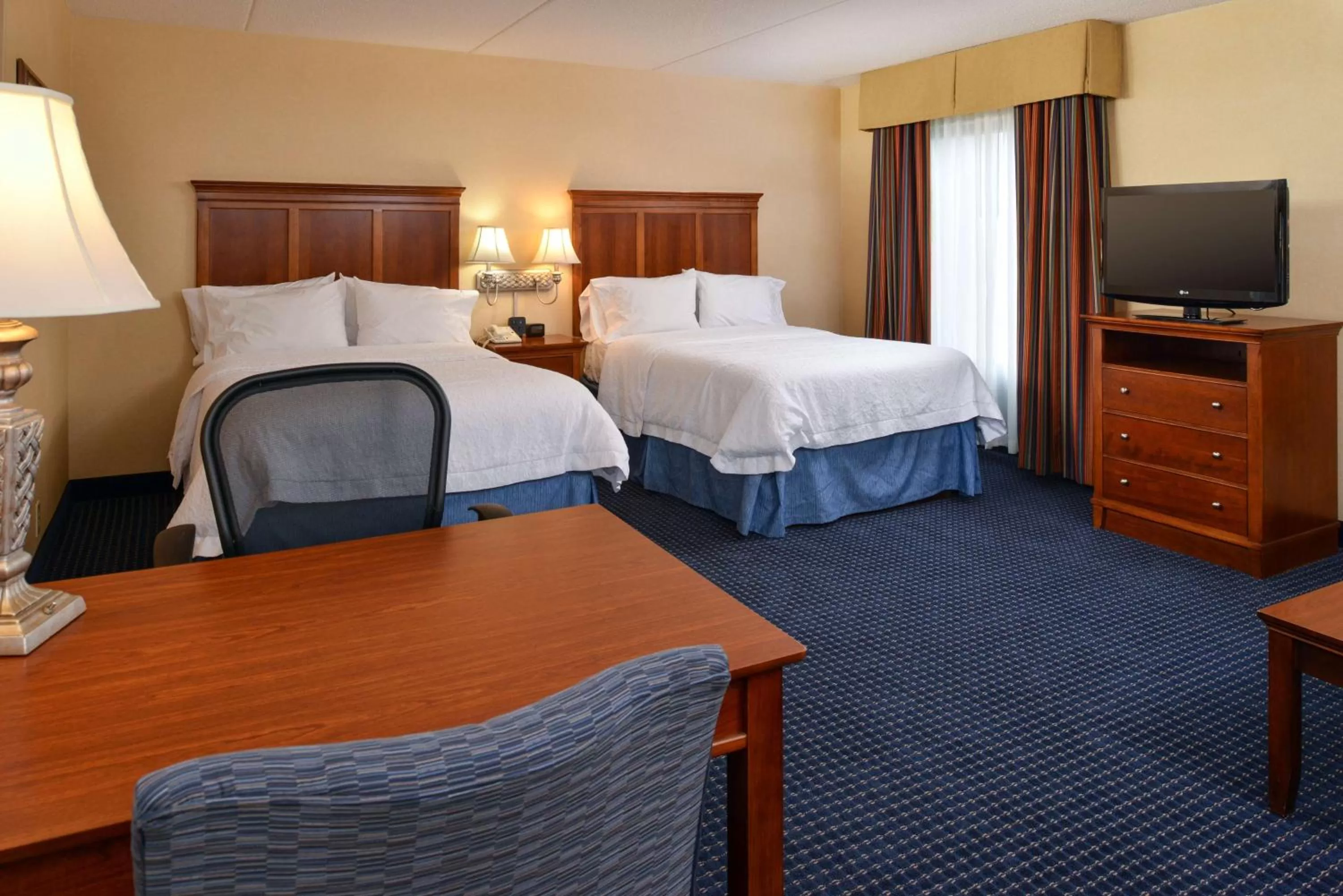 Bed in Hampton Inn and Suites Fredericksburg South