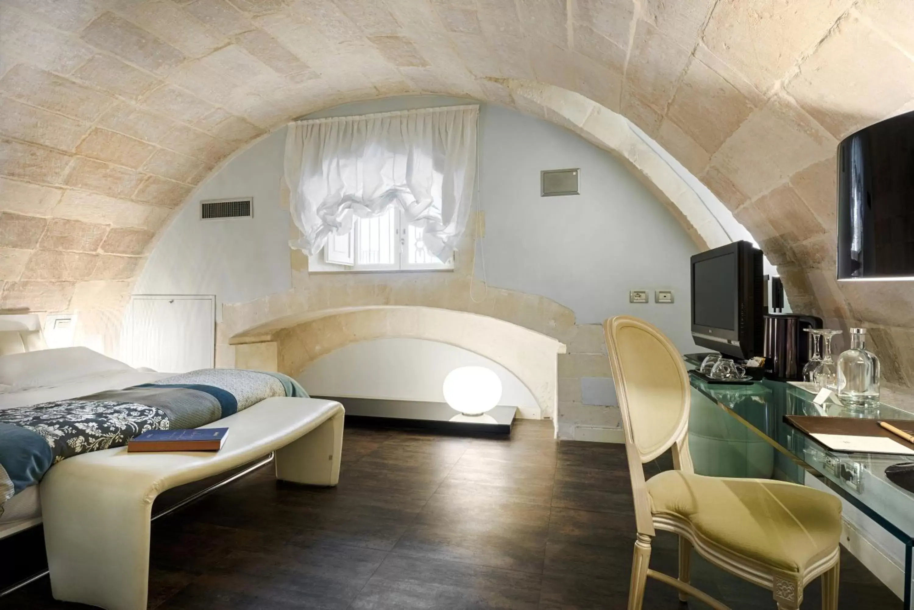 Bedroom, Seating Area in Relais Antica Badia - San Maurizio 1619