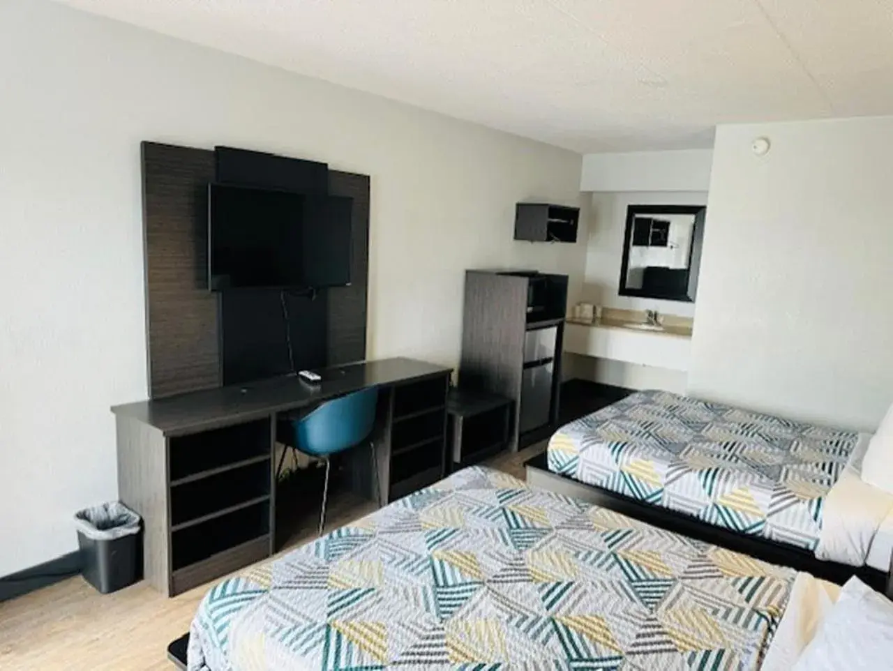 Bedroom in Motel 6-Cedar Rapids, IA Bedroom in Motel 6-Cedar Rapids, IA
