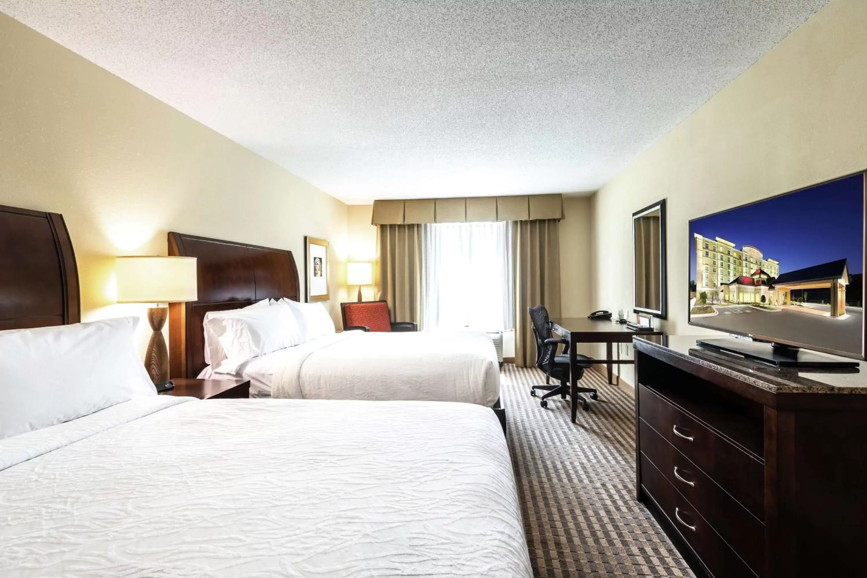 Bedroom in Hilton Garden Inn Atlanta Airport North