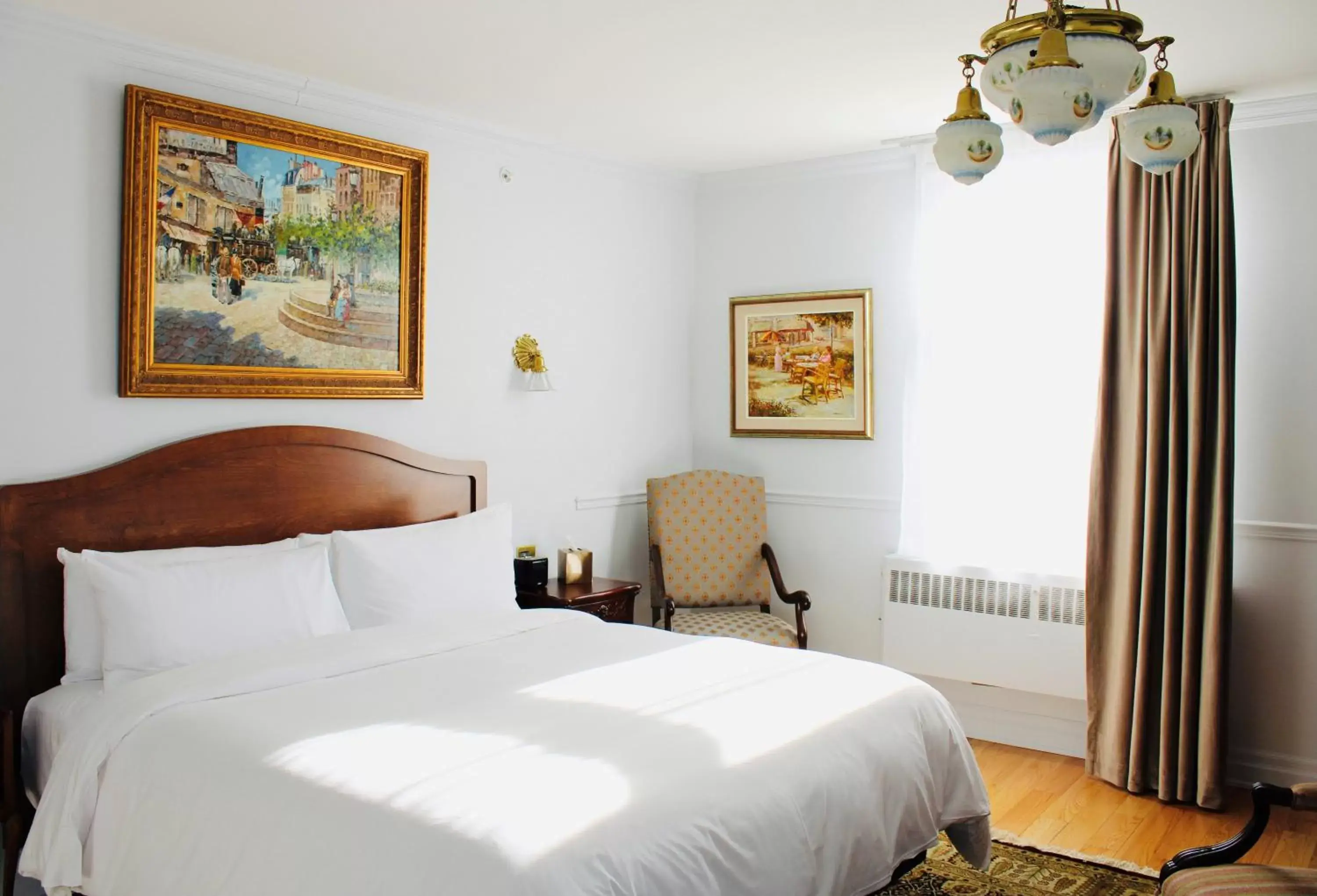 Bedroom, Bed in StoneHaven Le Manoir - Relais & Châteaux