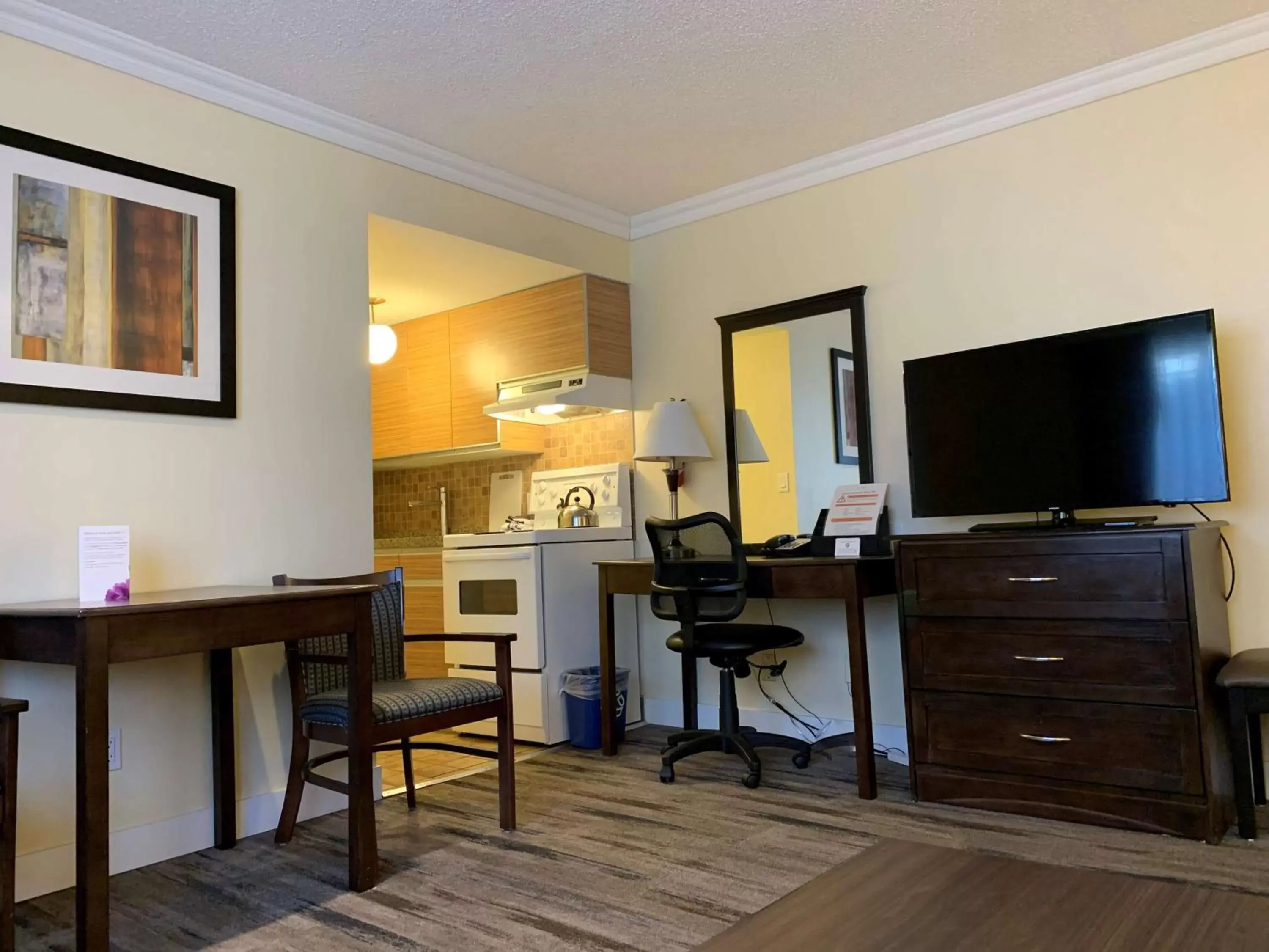 Photo of the whole room, TV/Entertainment Center in Best Western PLUS Burnaby Hotel