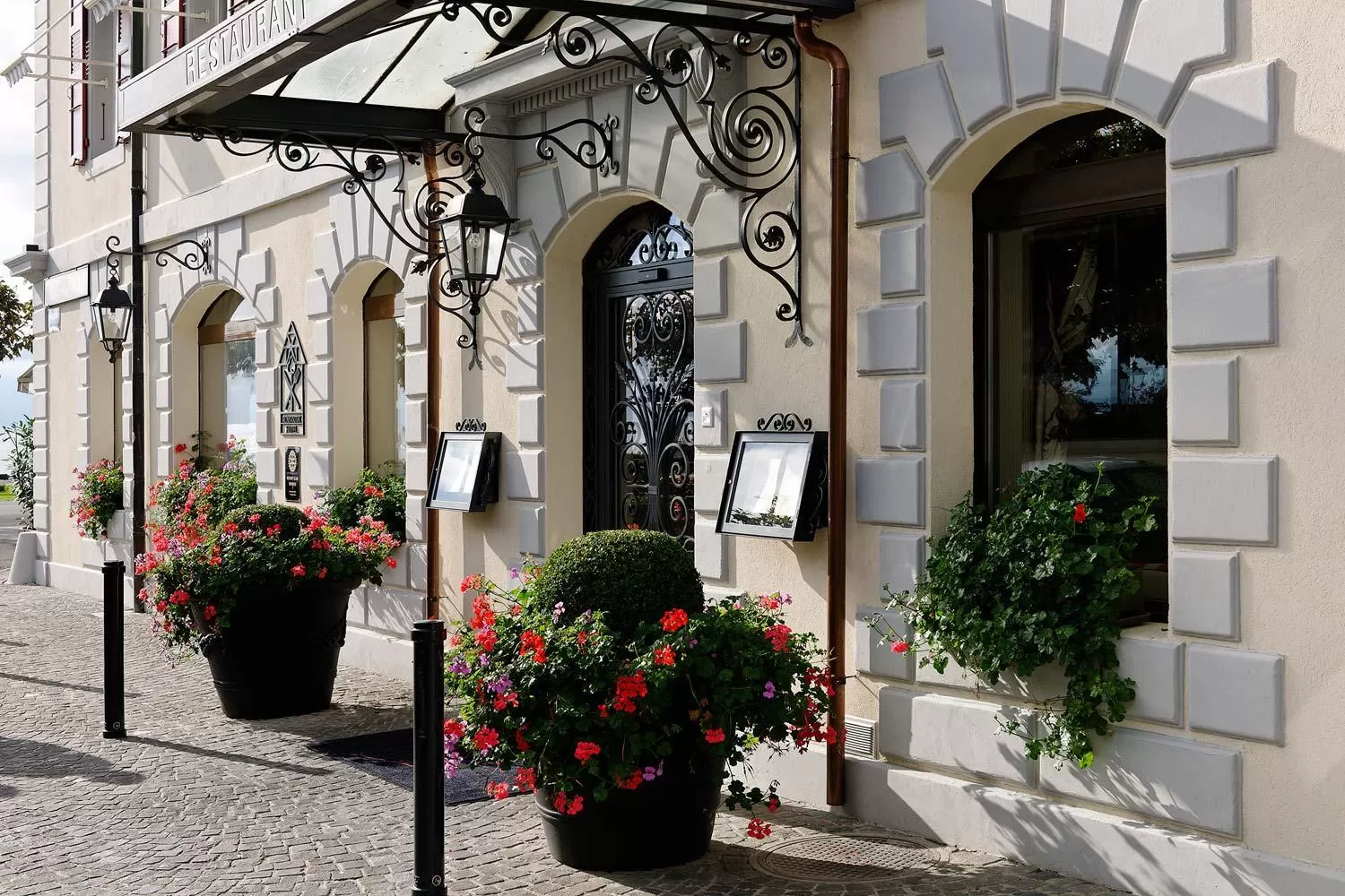 Property building in Romantik Hotel Mont Blanc au Lac