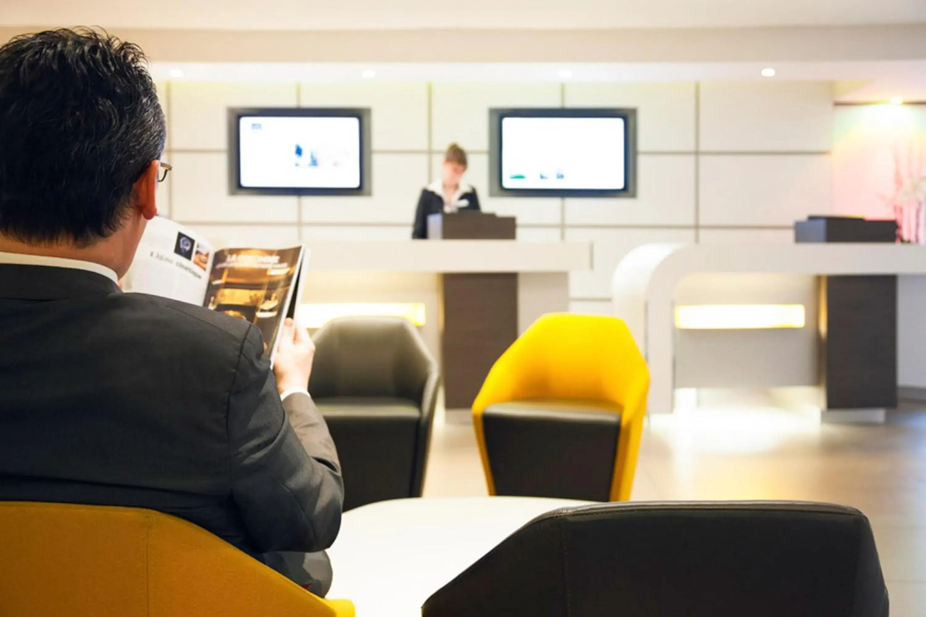 Lobby or reception in Novotel Paris Rueil Malmaison