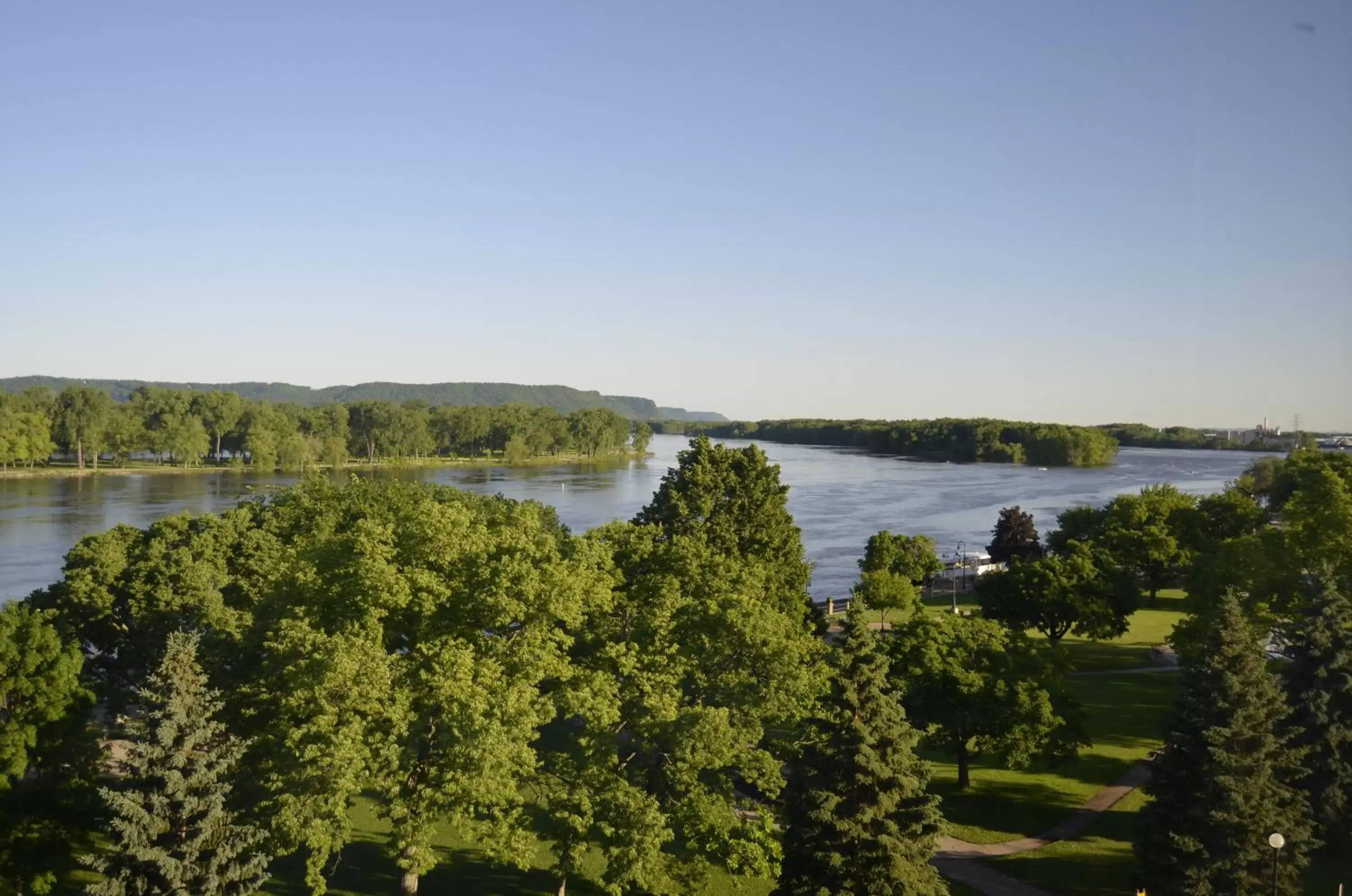 River view in Radisson Hotel La Crosse