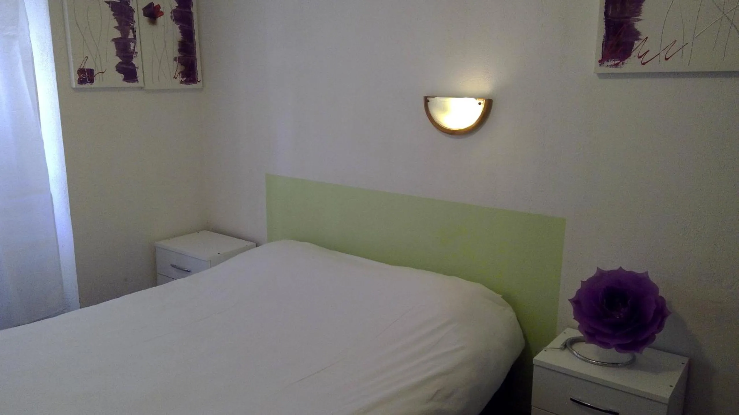 Bed in Hôtel Central