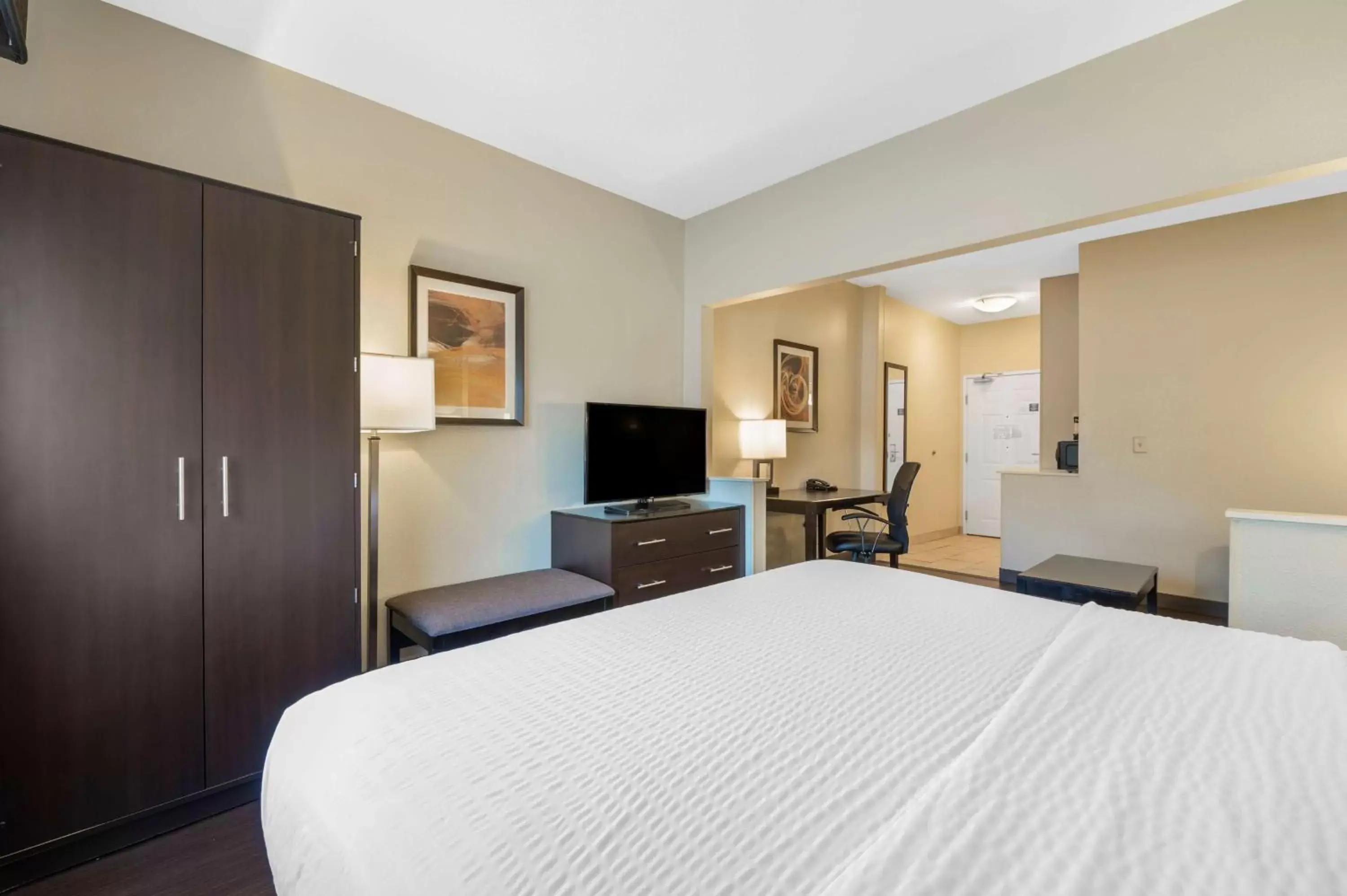 Bedroom, Bed in Best Western Hilliard Inn & Suites