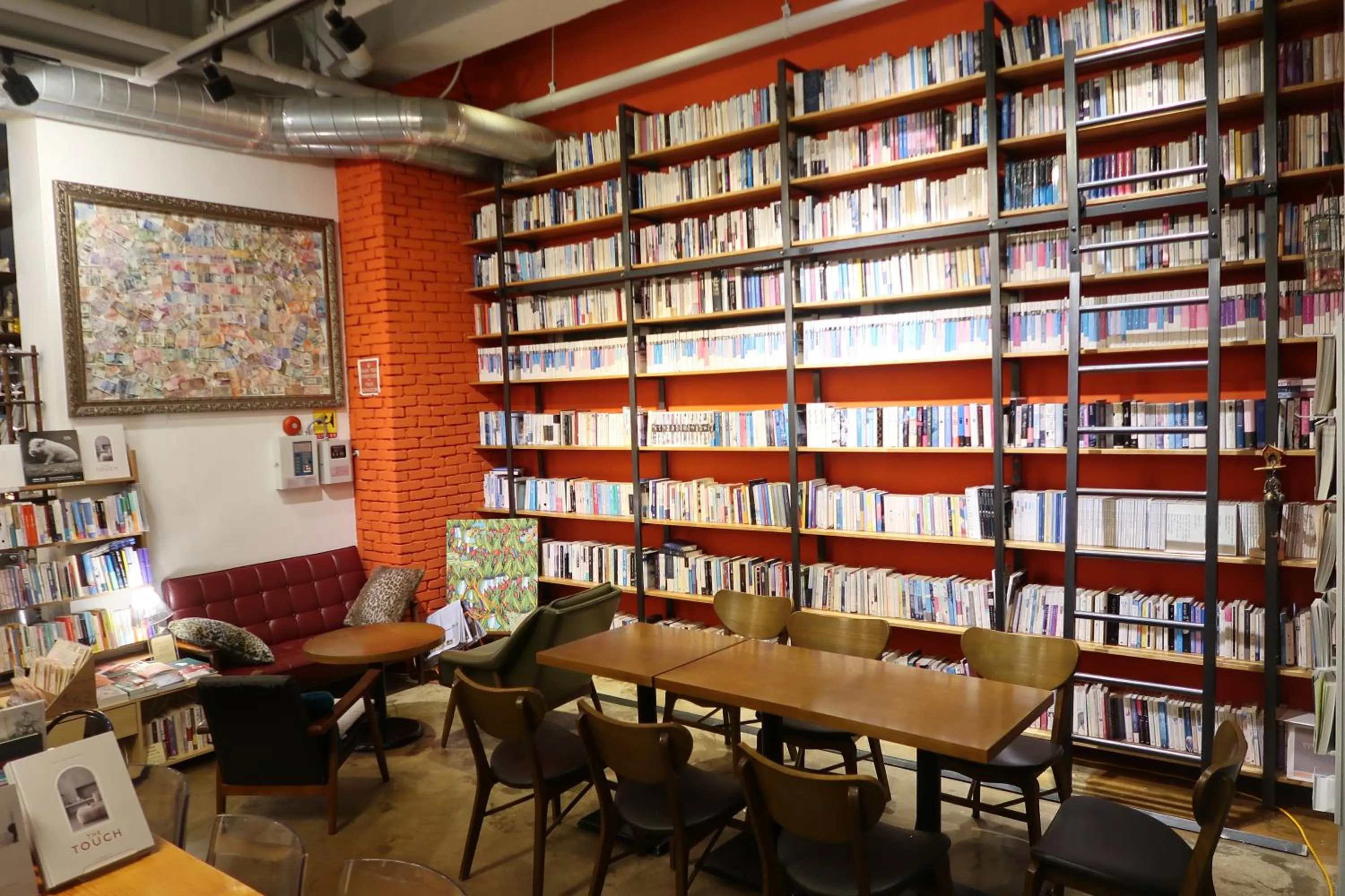 Library in Andong Poong-gyung HOSTEL n LIBRARY