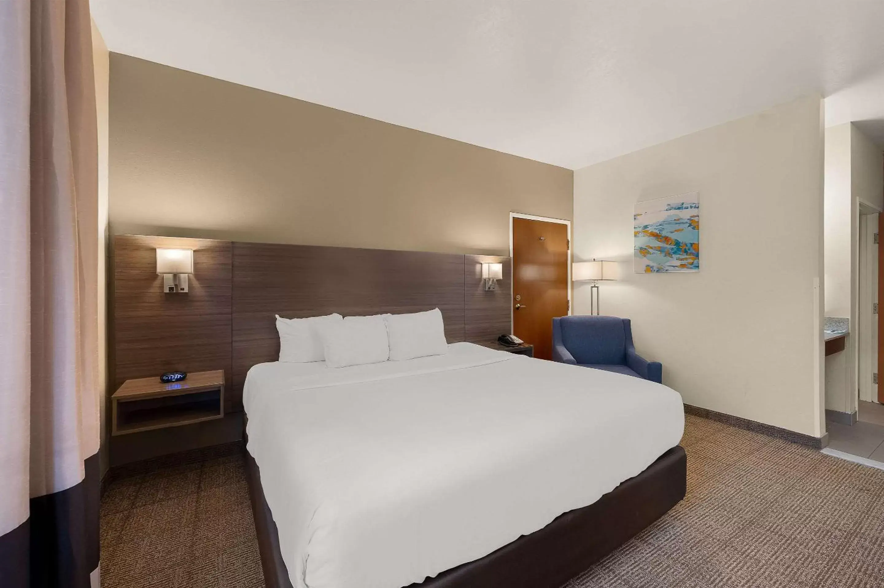 Bedroom, Bed in Comfort Inn & Suites Fenton