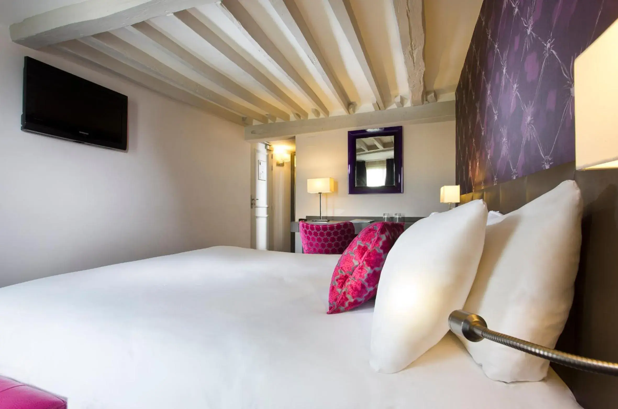 Bed in Hotel Massena