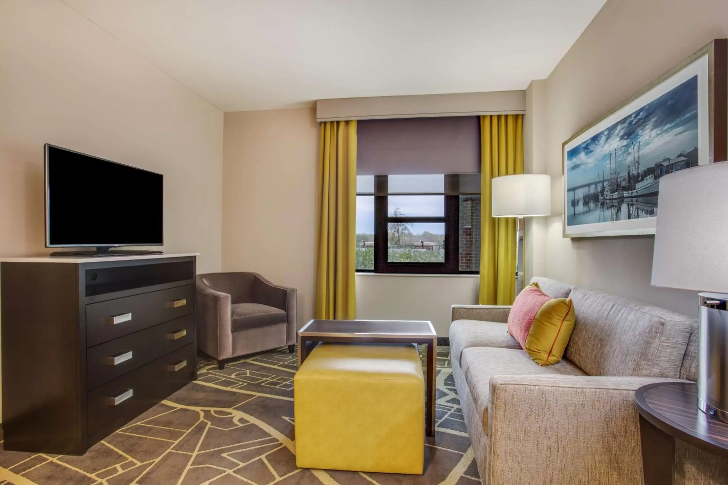 Bedroom, TV/Entertainment Center in Homewood Suites Savannah Historic District/Riverfront