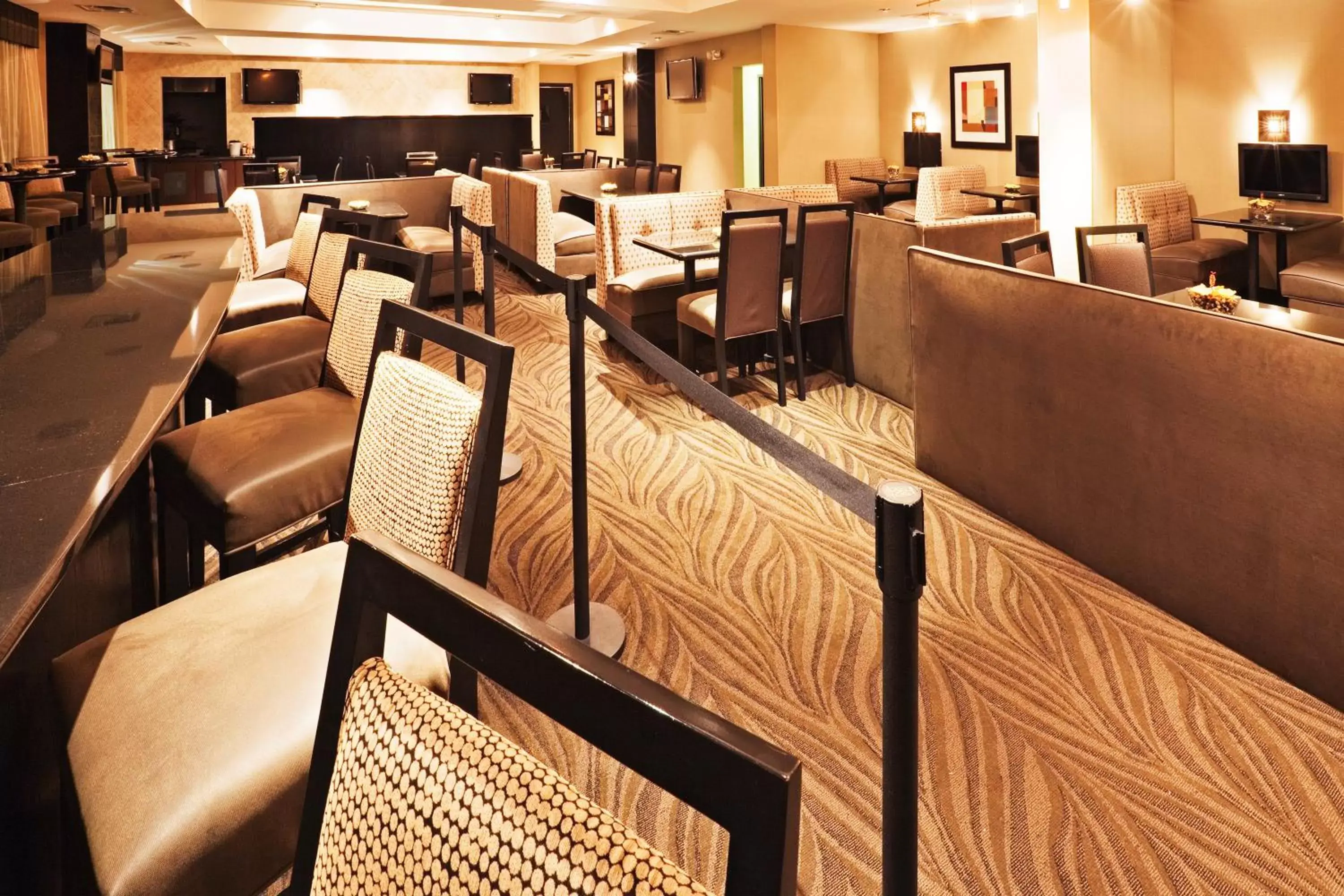 Lounge or bar, Restaurant/Places to Eat in Holiday Inn & Suites Stillwater-University West, an IHG Hotel