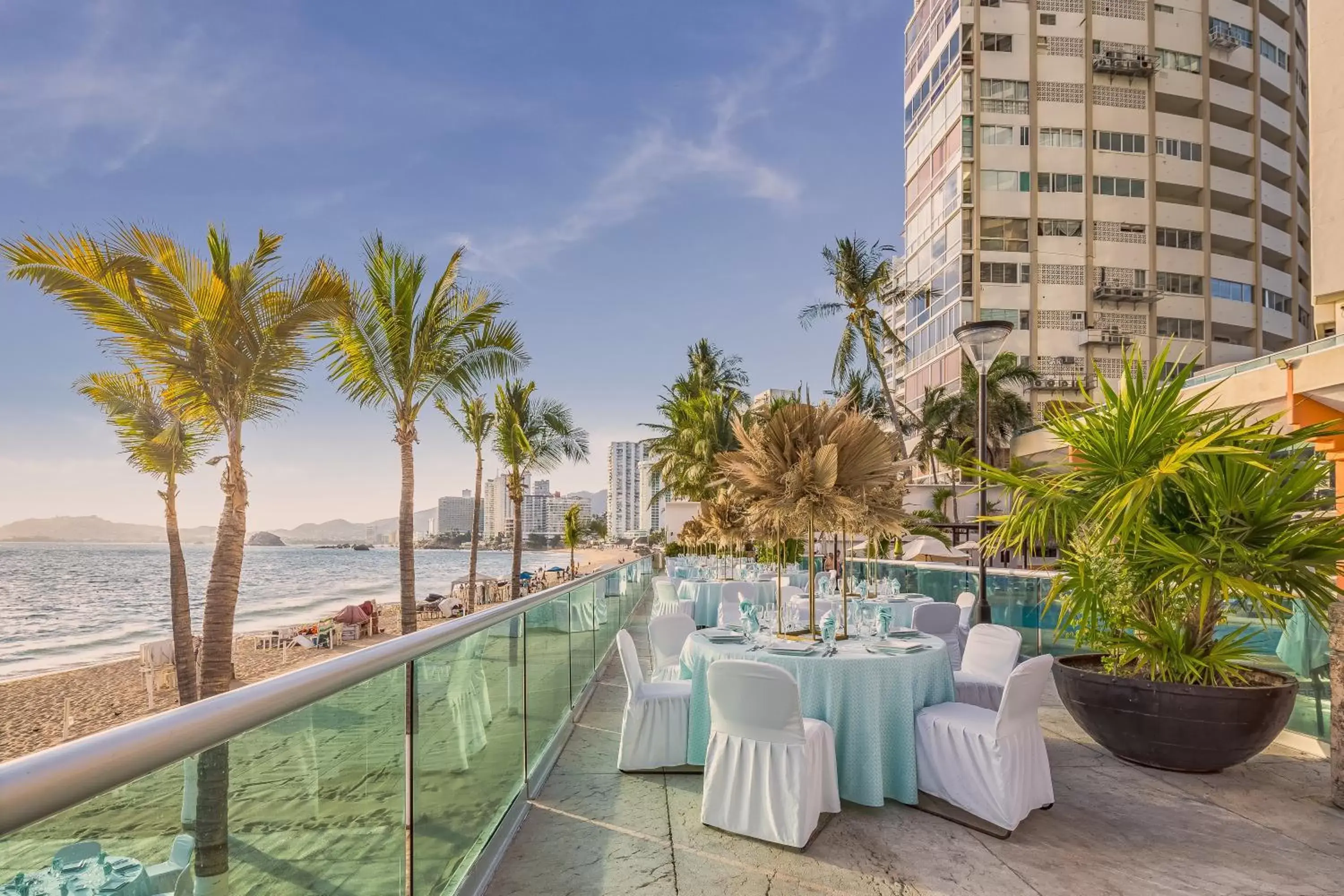 Balcony/Terrace, Banquet Facilities in Gamma Acapulco Copacabana