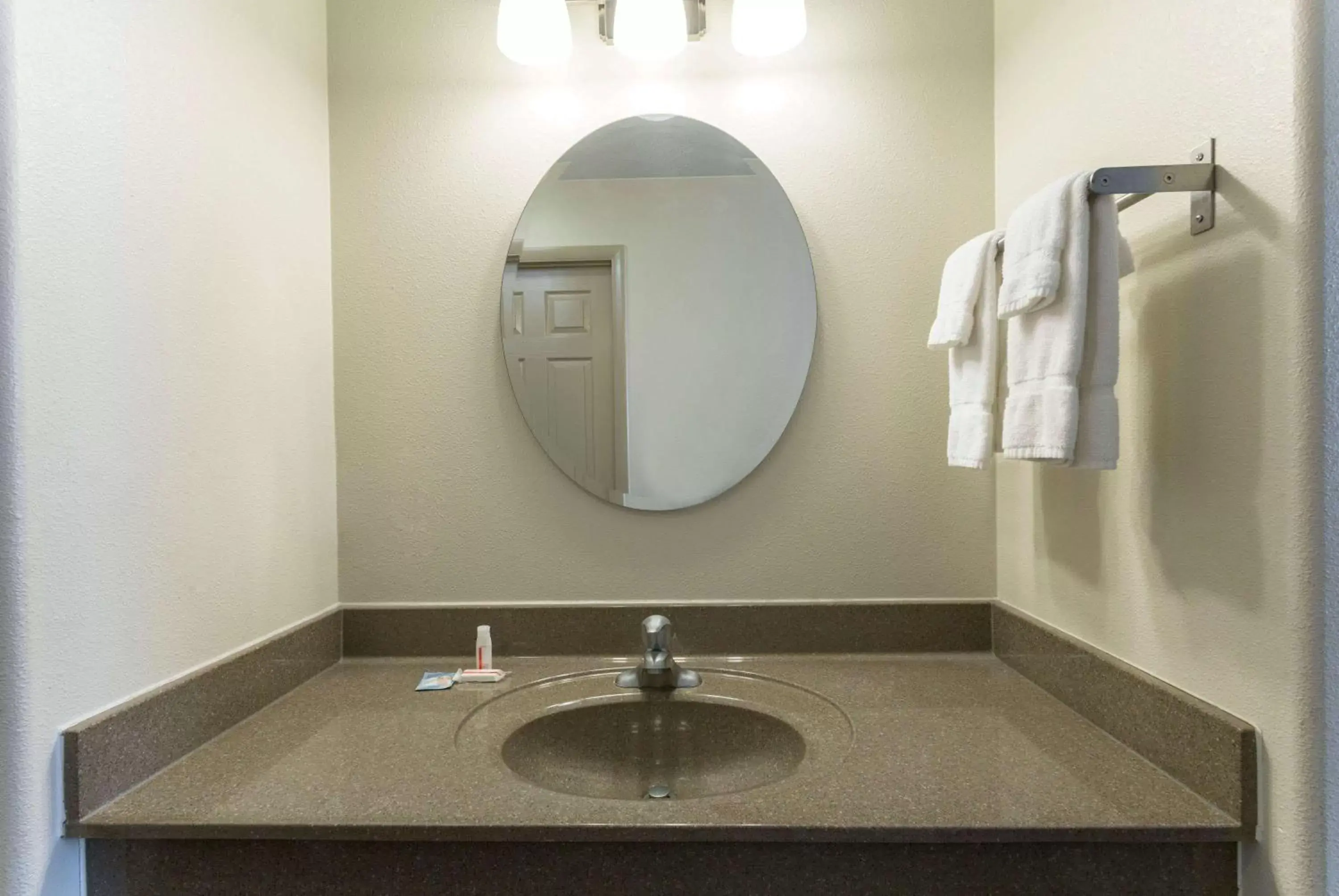 Queen Room - Disability Access- Non-Smoking in Days Inn by Wyndham Beaver Queen Room - Disability Access- Non-Smoking in Days Inn by Wyndham Beaver