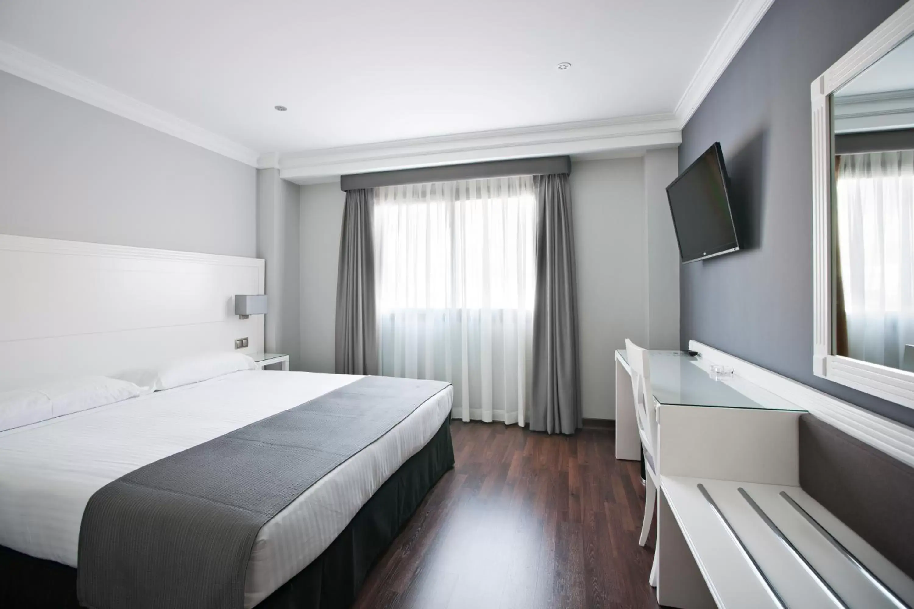 Photo of the whole room, Bed in UVE Alcobendas Photo of the whole room, Bed in UVE Alcobendas