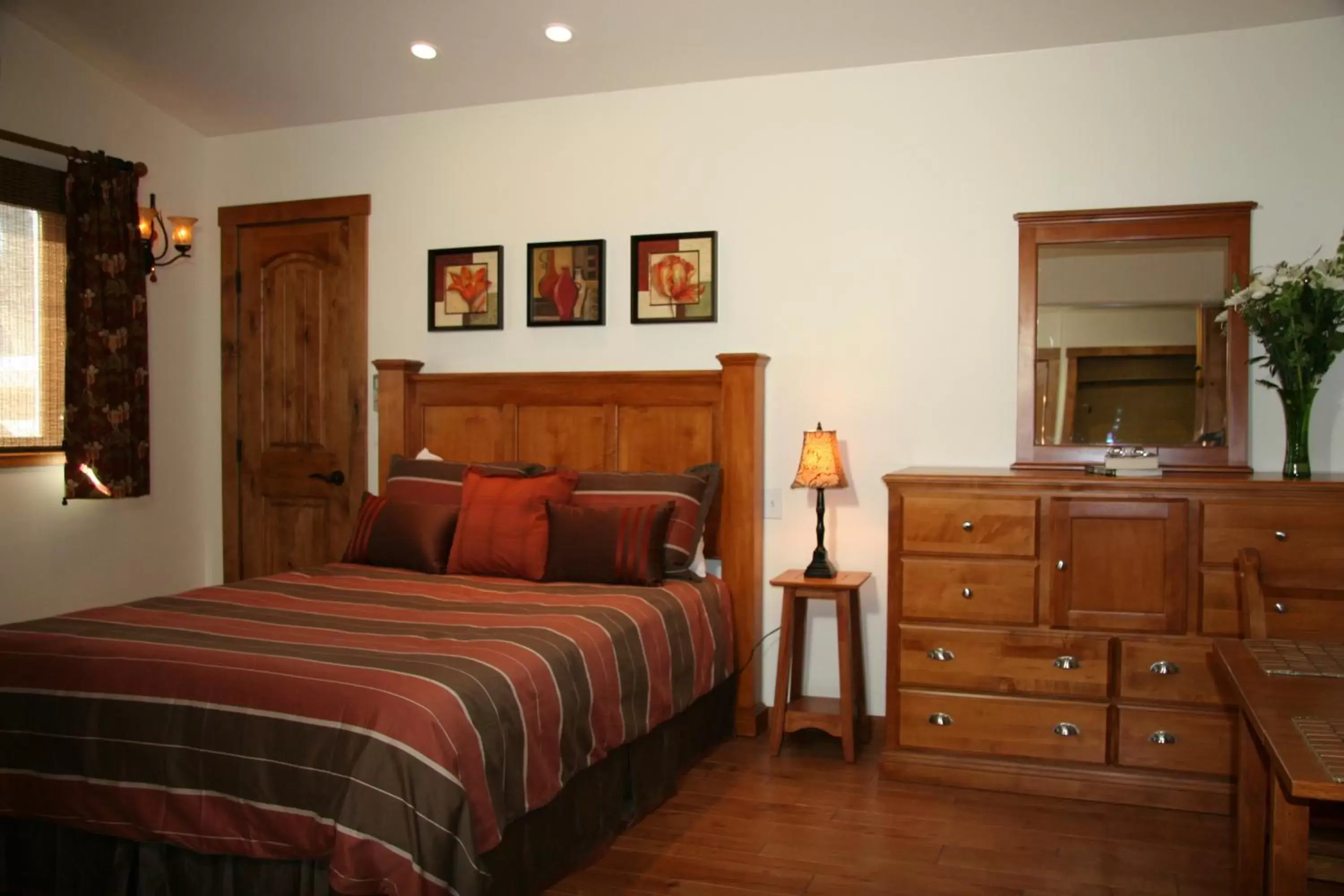 Bedroom, Room Photo in Ojai Retreat & Inn