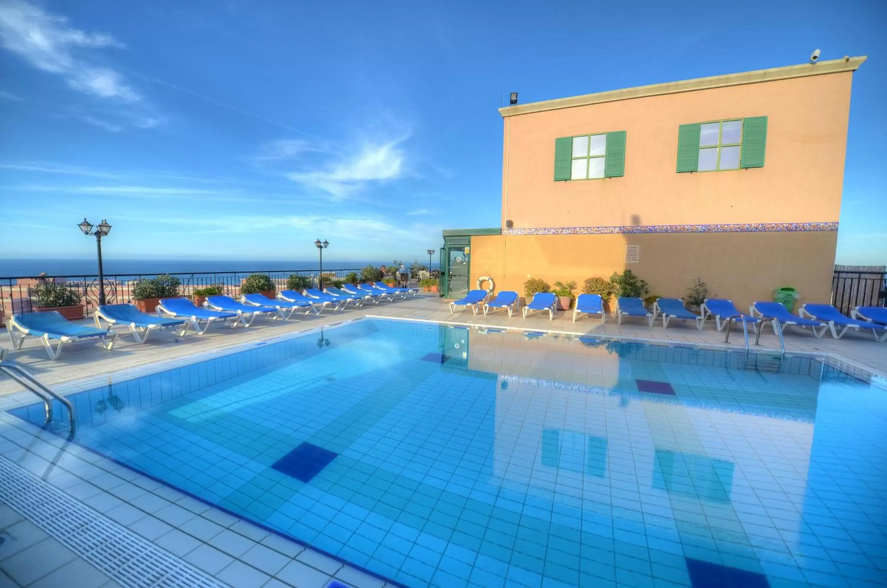 Swimming Pool in Golden Tulip Vivaldi Hotel