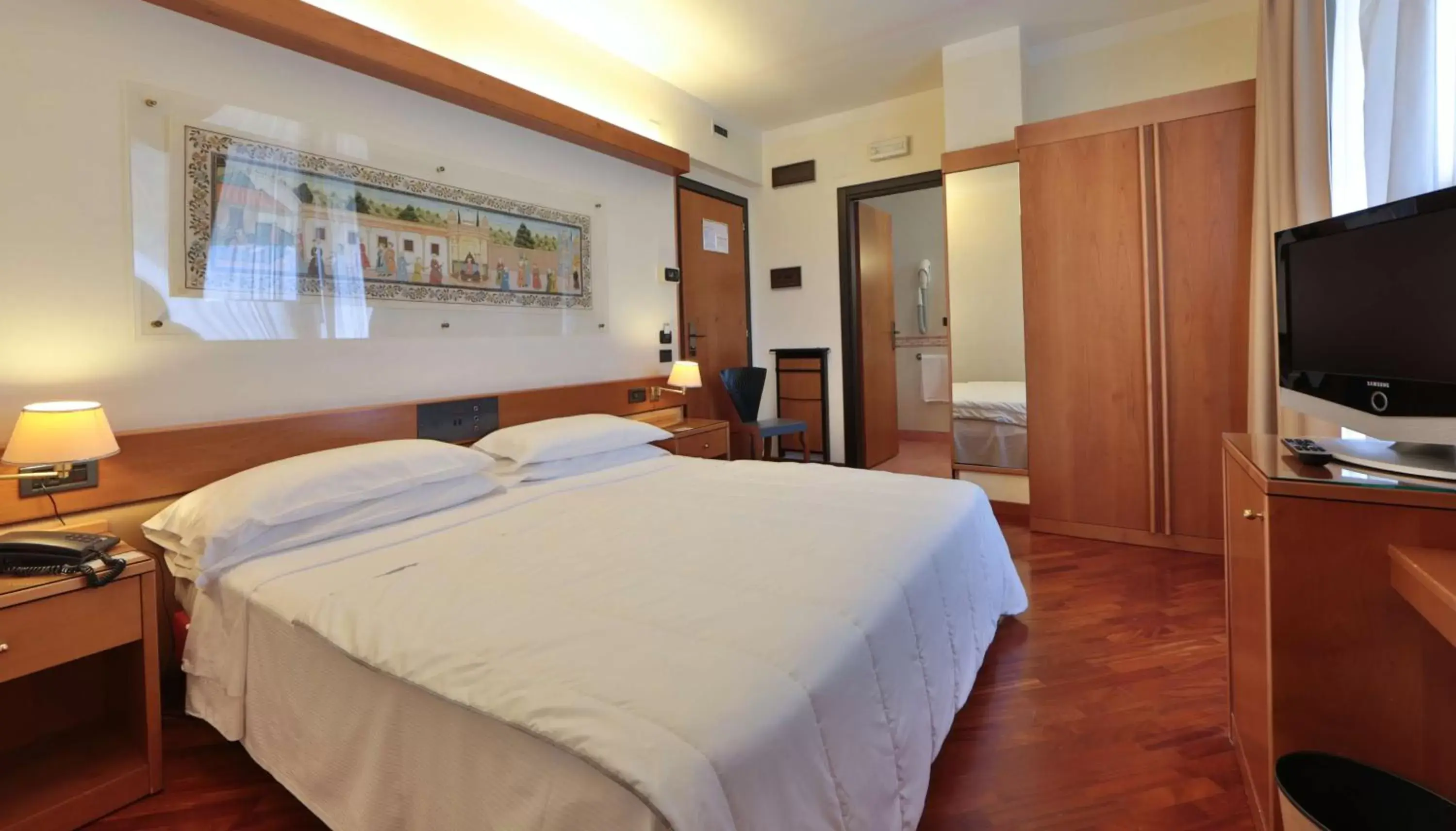 Photo of the whole room, Bed in Best Western Hotel Dei Cavalieri