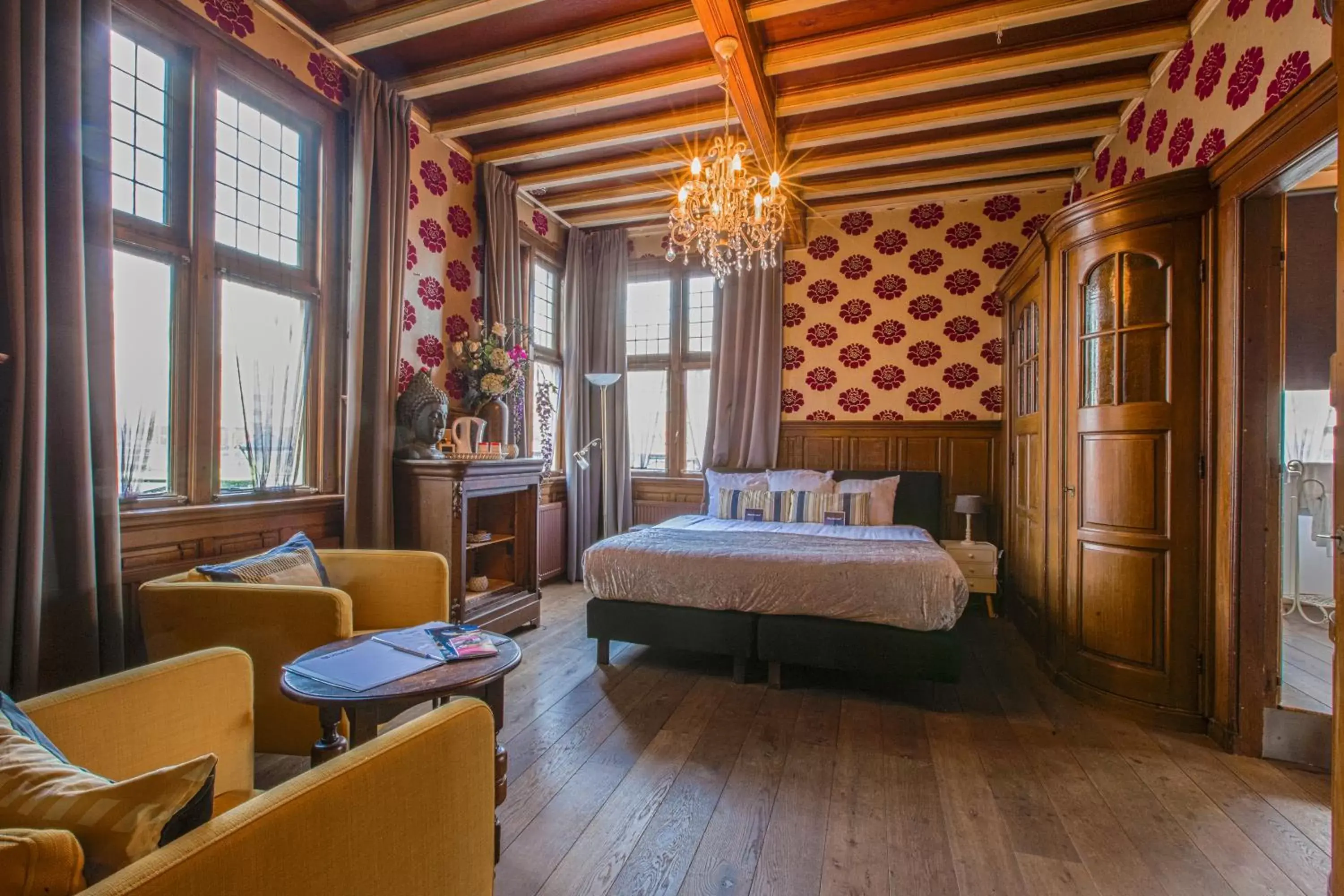 Bedroom in Kings Inn City Hotel Alkmaar
