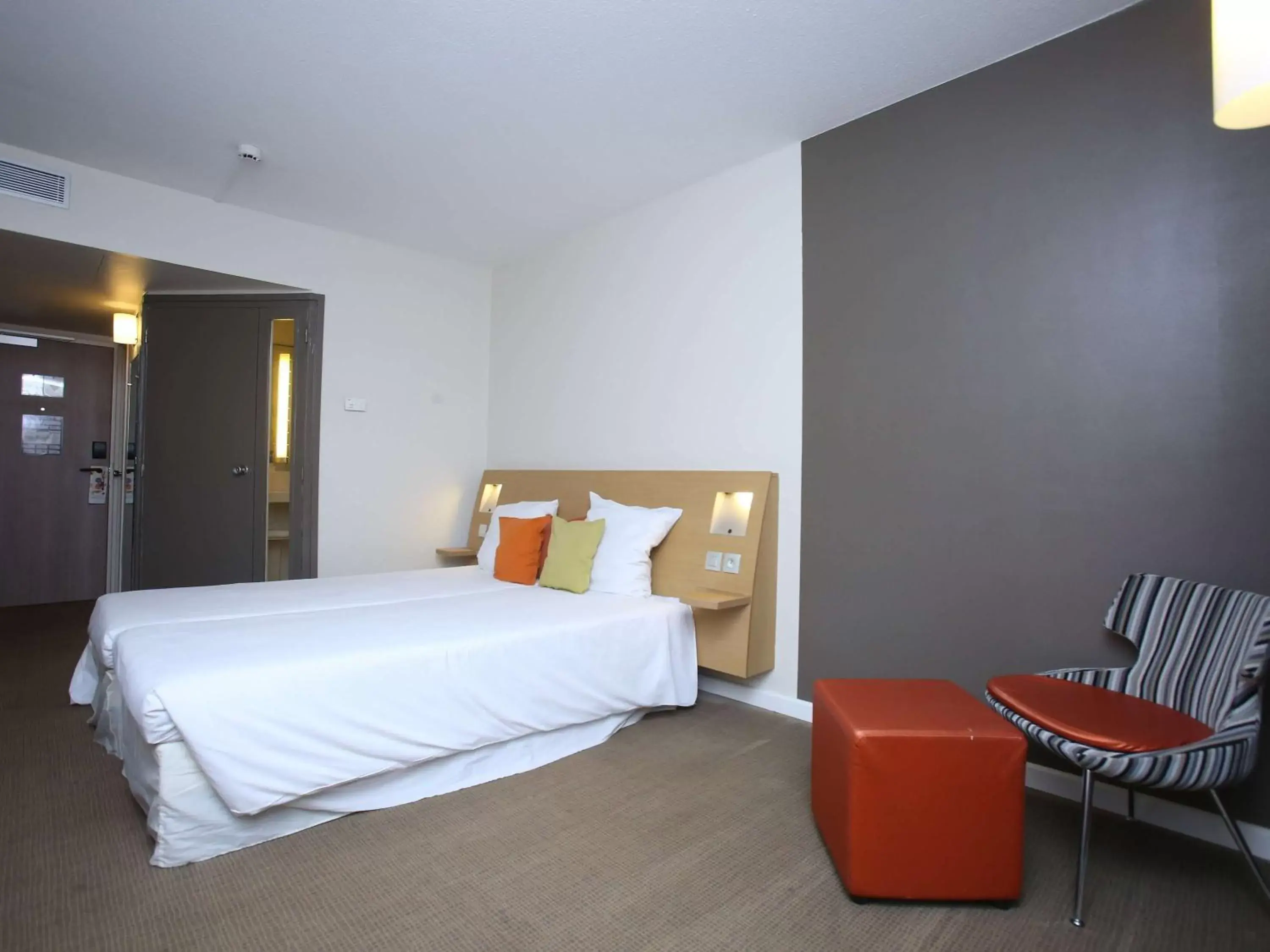 Photo of the whole room, Bed in Novotel Dakar