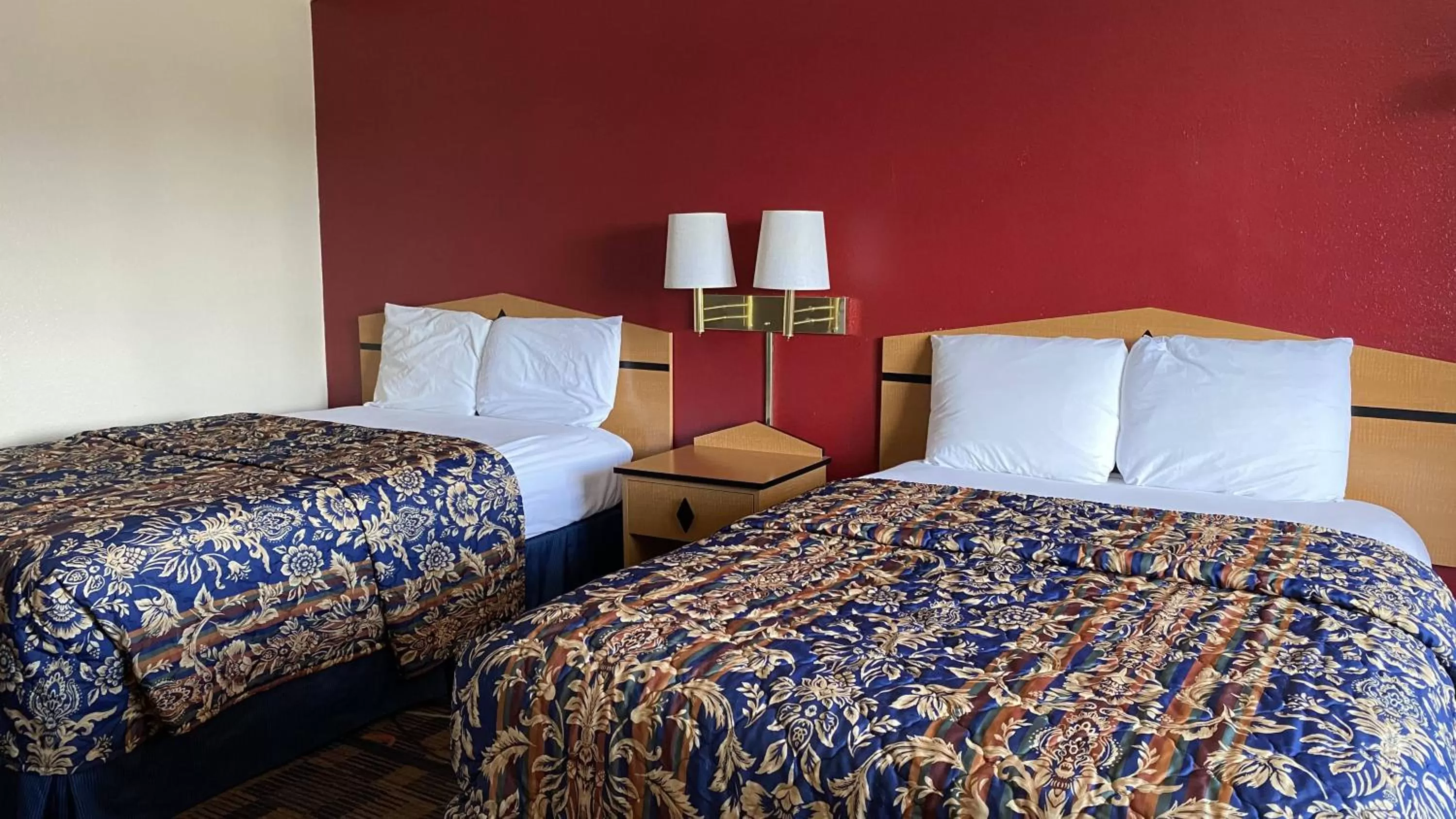 Bed in Newton Inn In Newton, KS