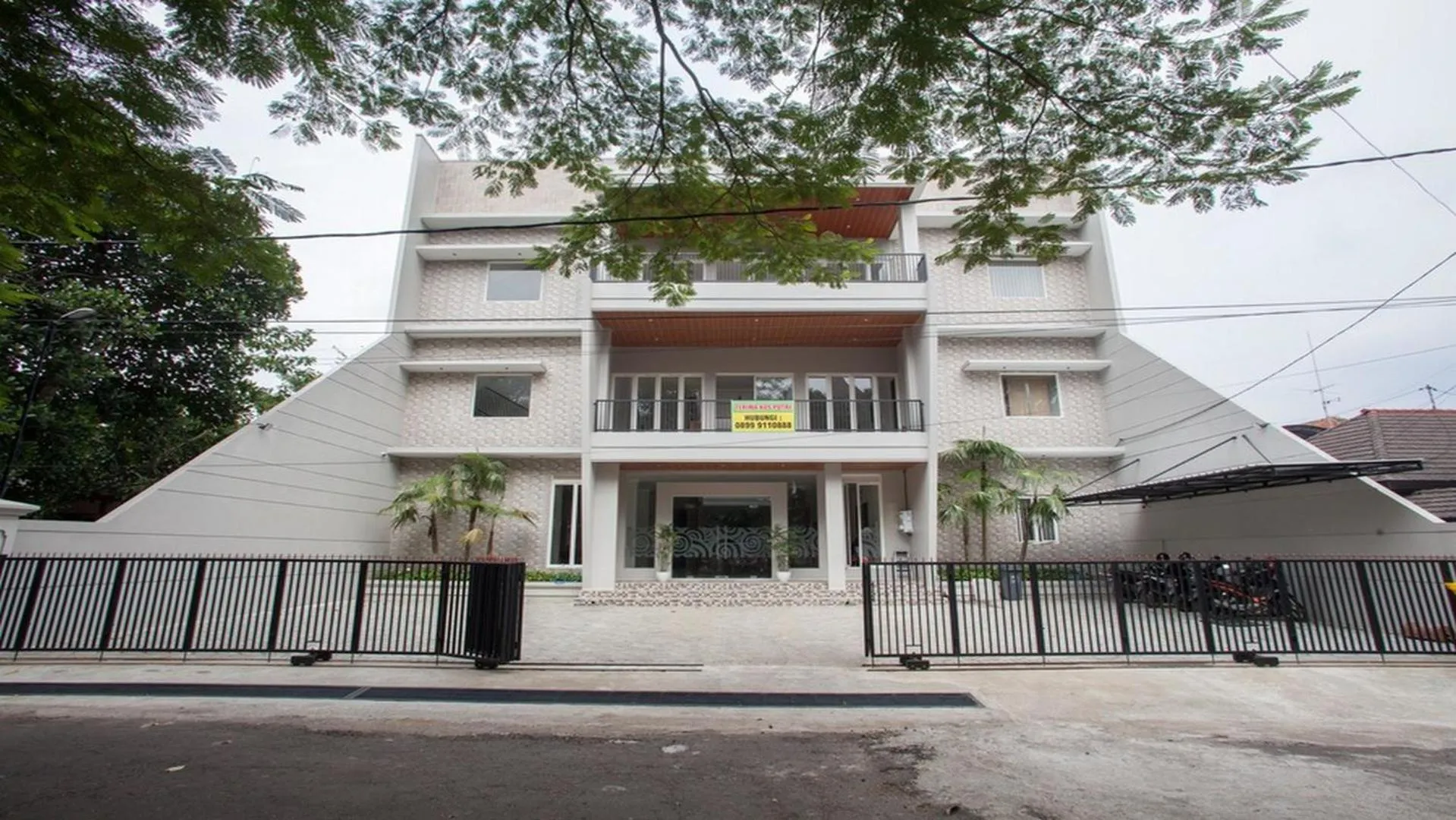 Property building in RedDoorz Syariah near Universitas Negeri Malang