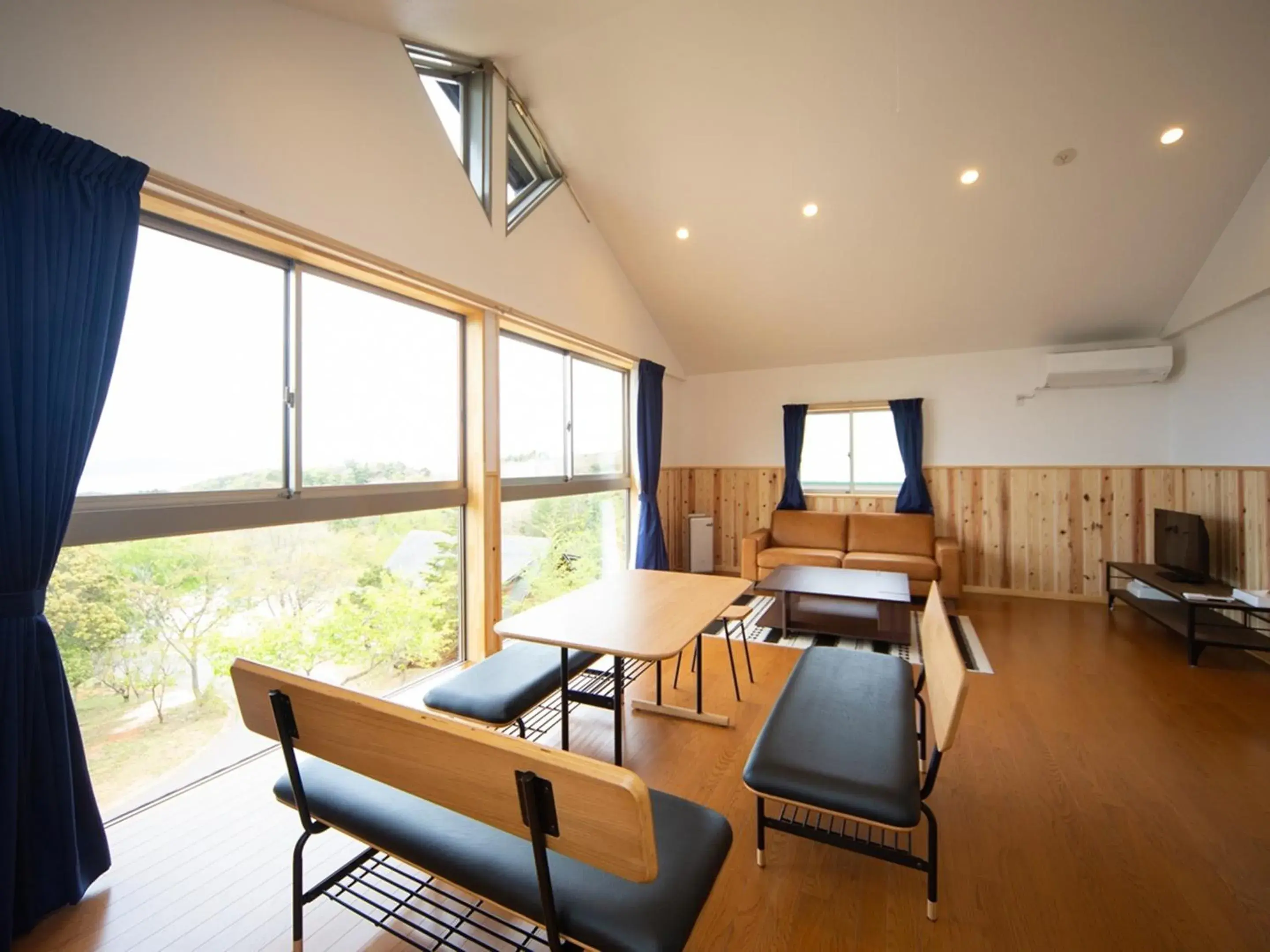 Photo of the whole room, Seating Area in Matsue Forest Park