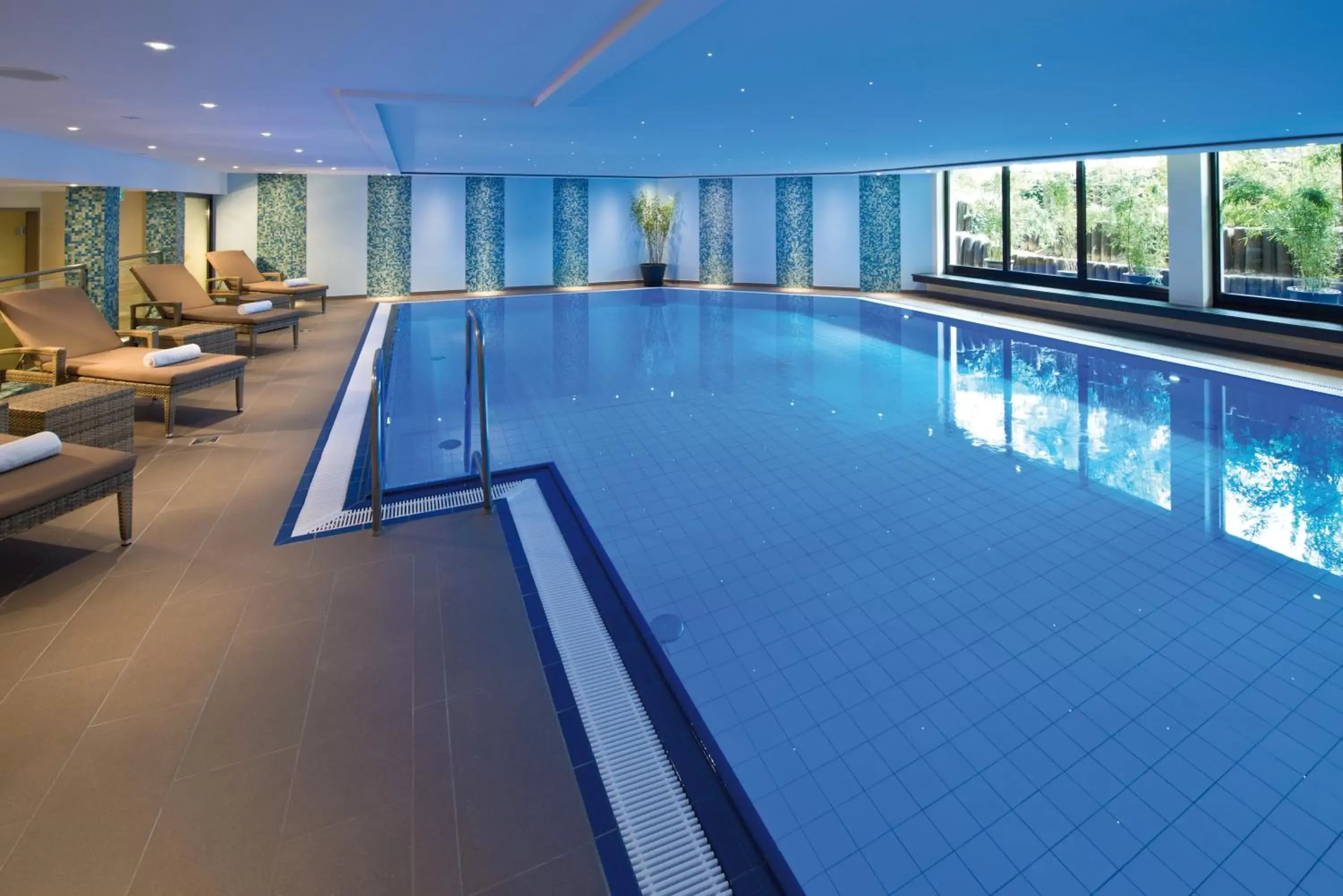 Swimming pool in Maritim Hotel Darmstadt Swimming pool in Maritim Hotel Darmstadt