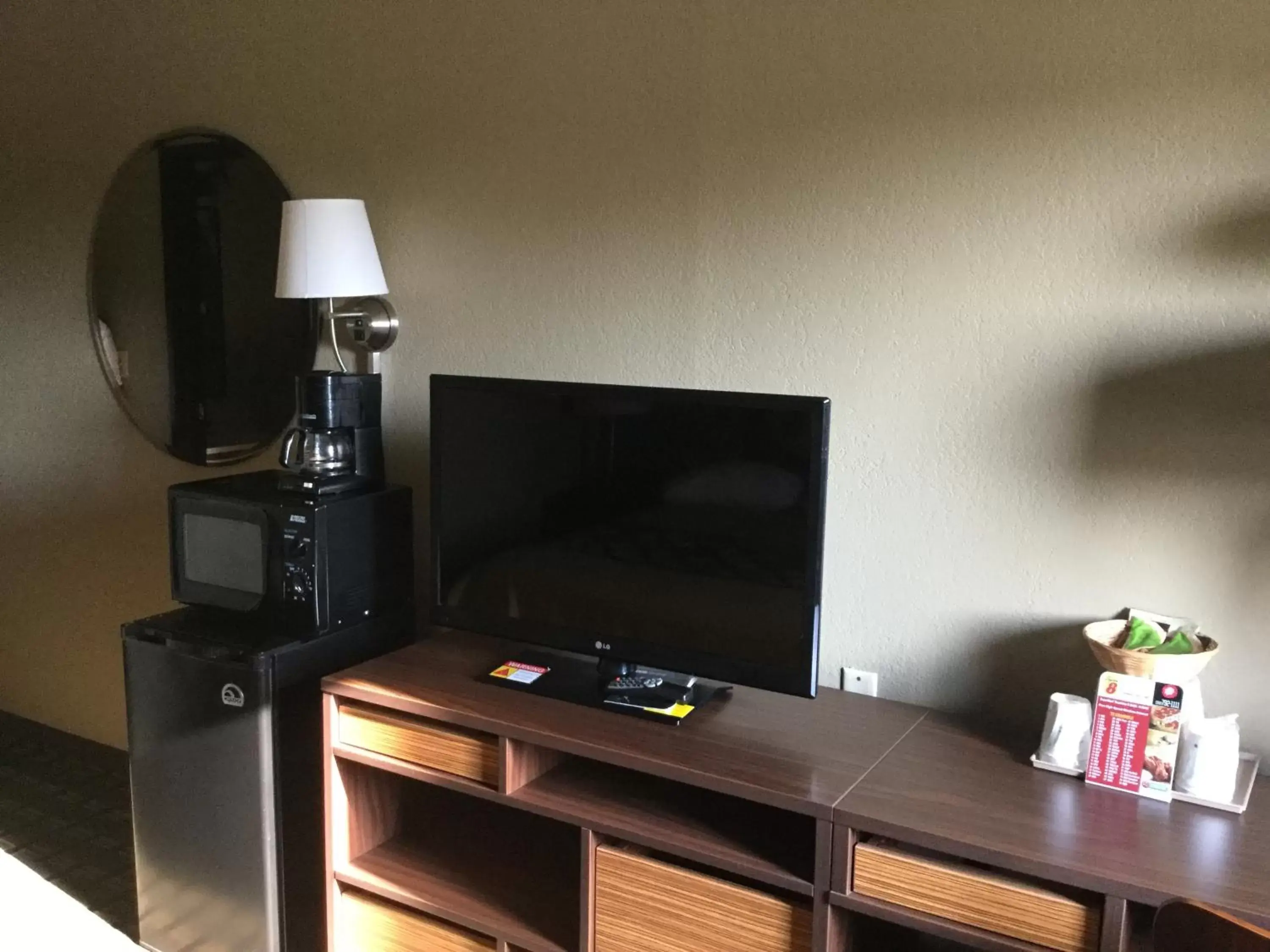 Other, TV/Entertainment Center in Super 8 by Wyndham Youngstown/Austintown