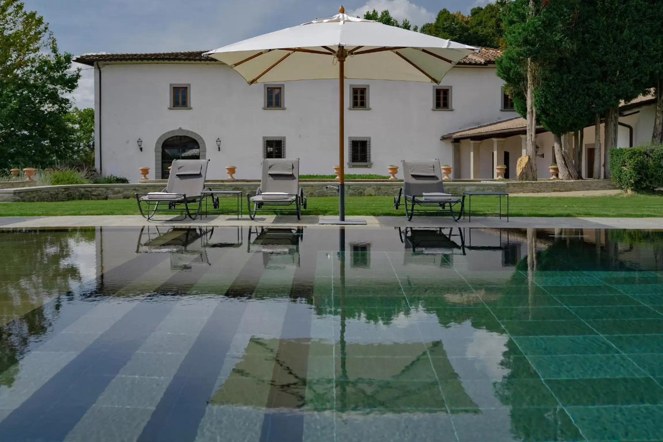 Swimming pool, Property Building in VIESCA Suites & Villas Il Borro Toscana